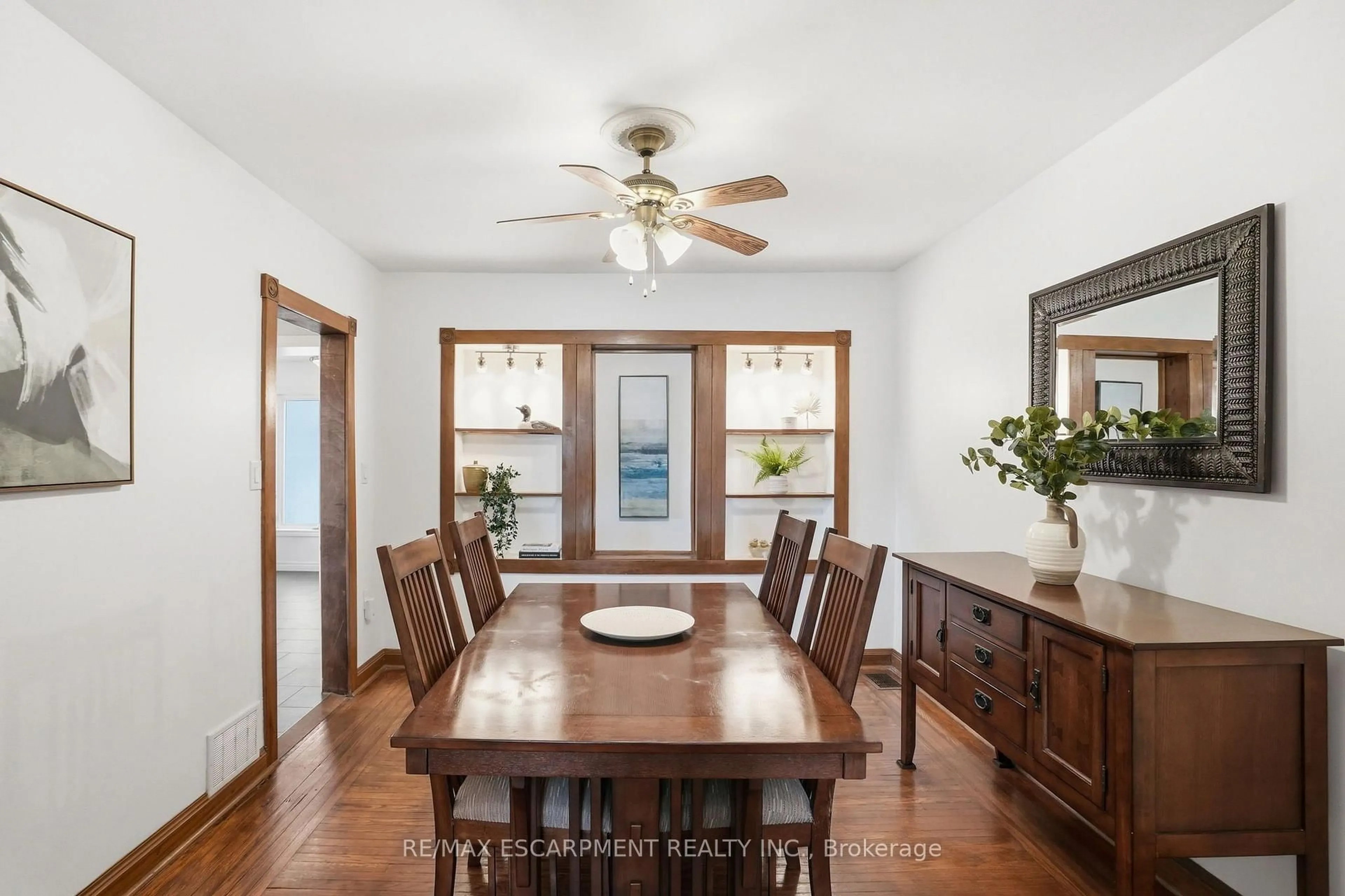 Dining room, unknown for 230 Beach Blvd, Hamilton Ontario L8H 6W1