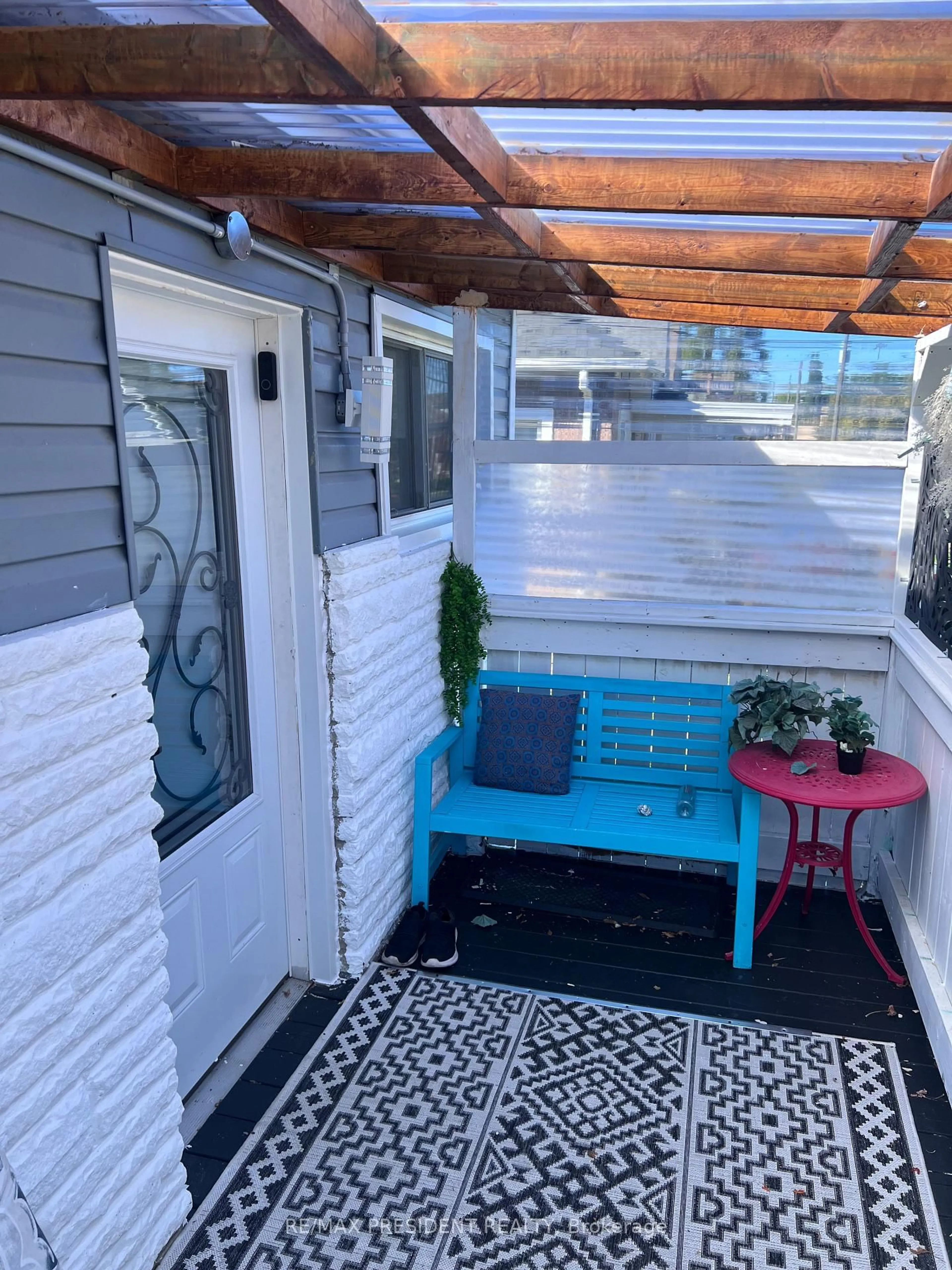 Patio, street for 5709 Temperance Ave, Niagara Falls Ontario L2G 4A6