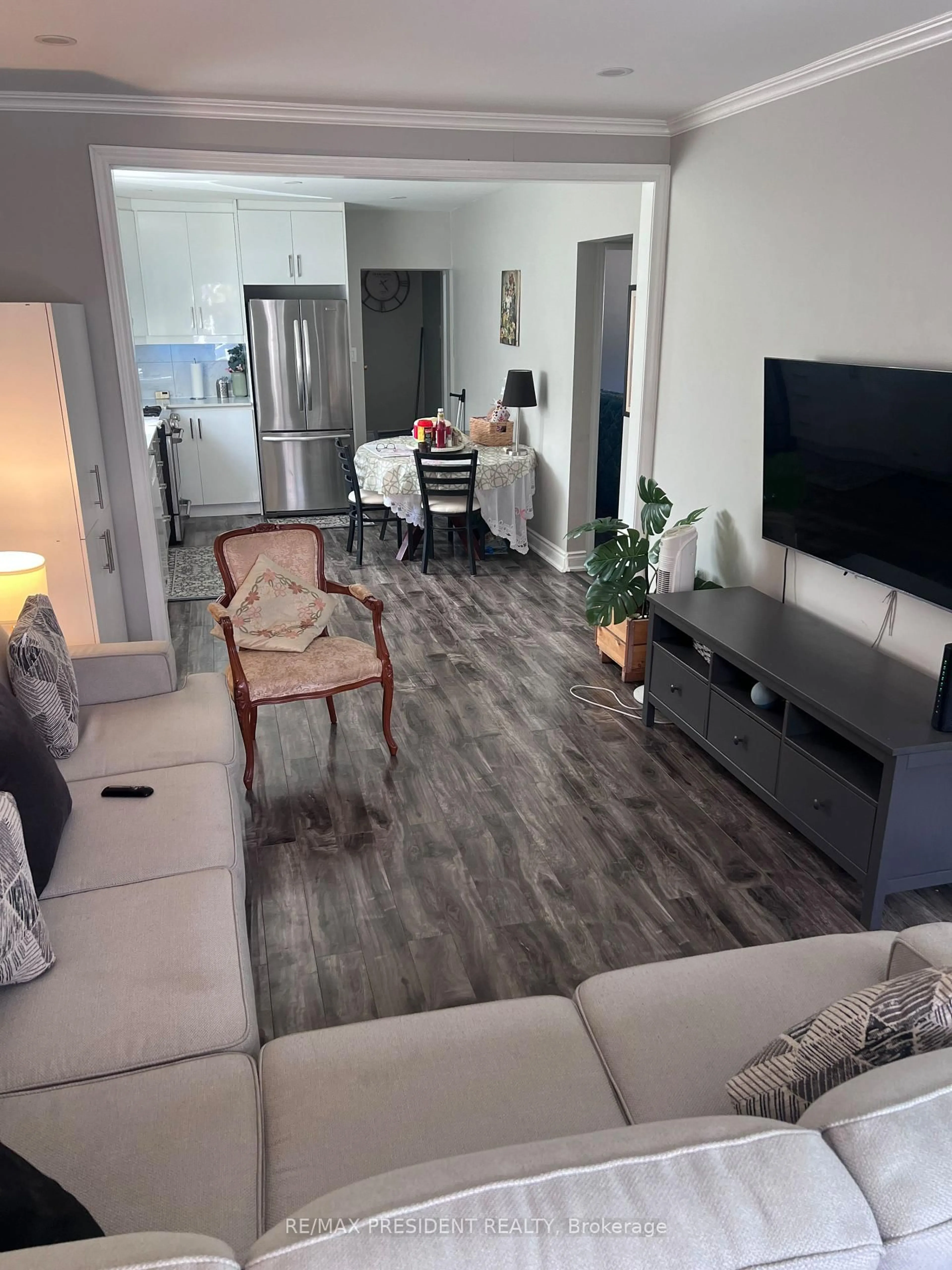 Living room with furniture, unknown for 5709 Temperance Ave, Niagara Falls Ontario L2G 4A6