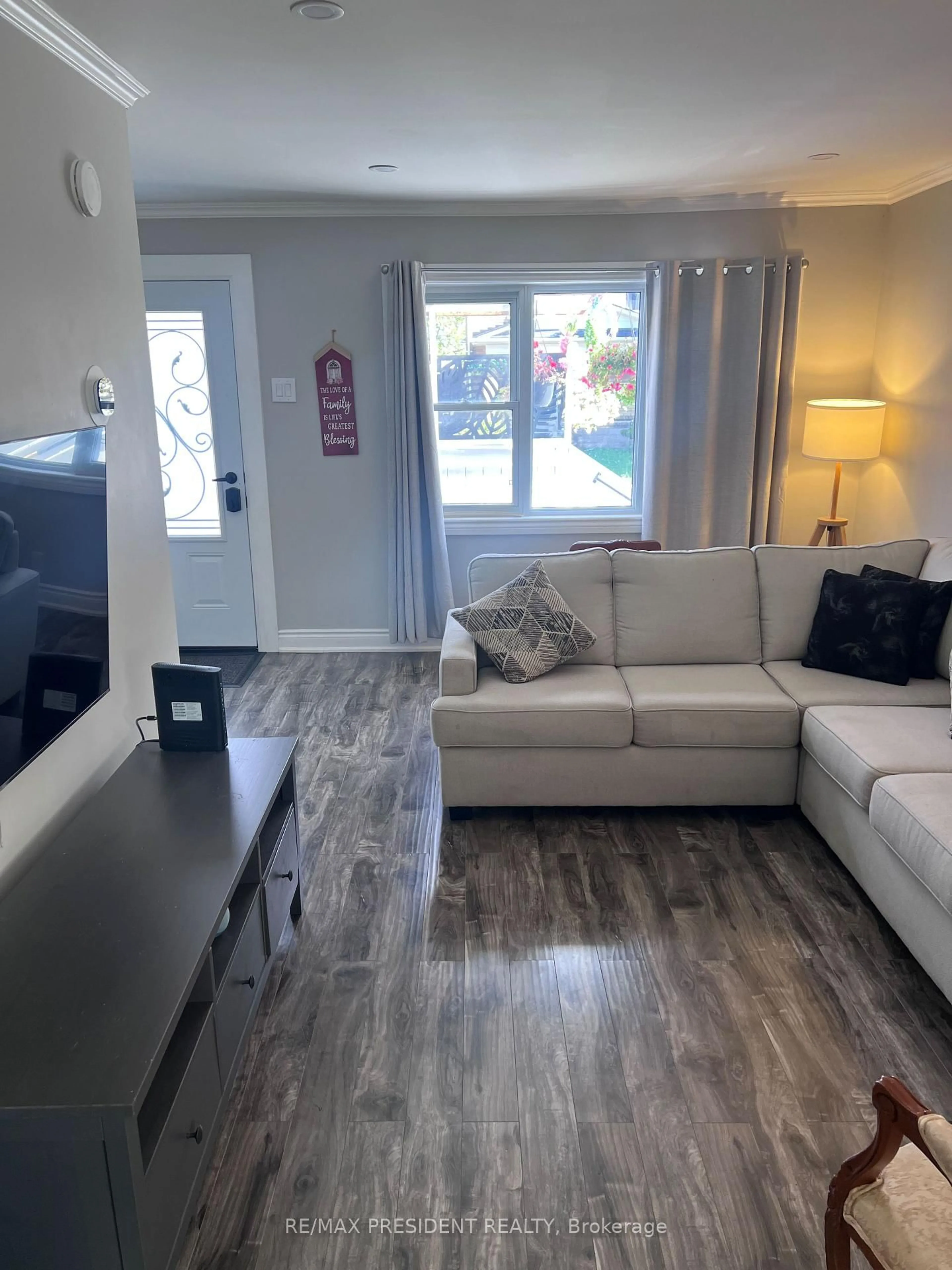 Living room with furniture, unknown for 5709 Temperance Ave, Niagara Falls Ontario L2G 4A6
