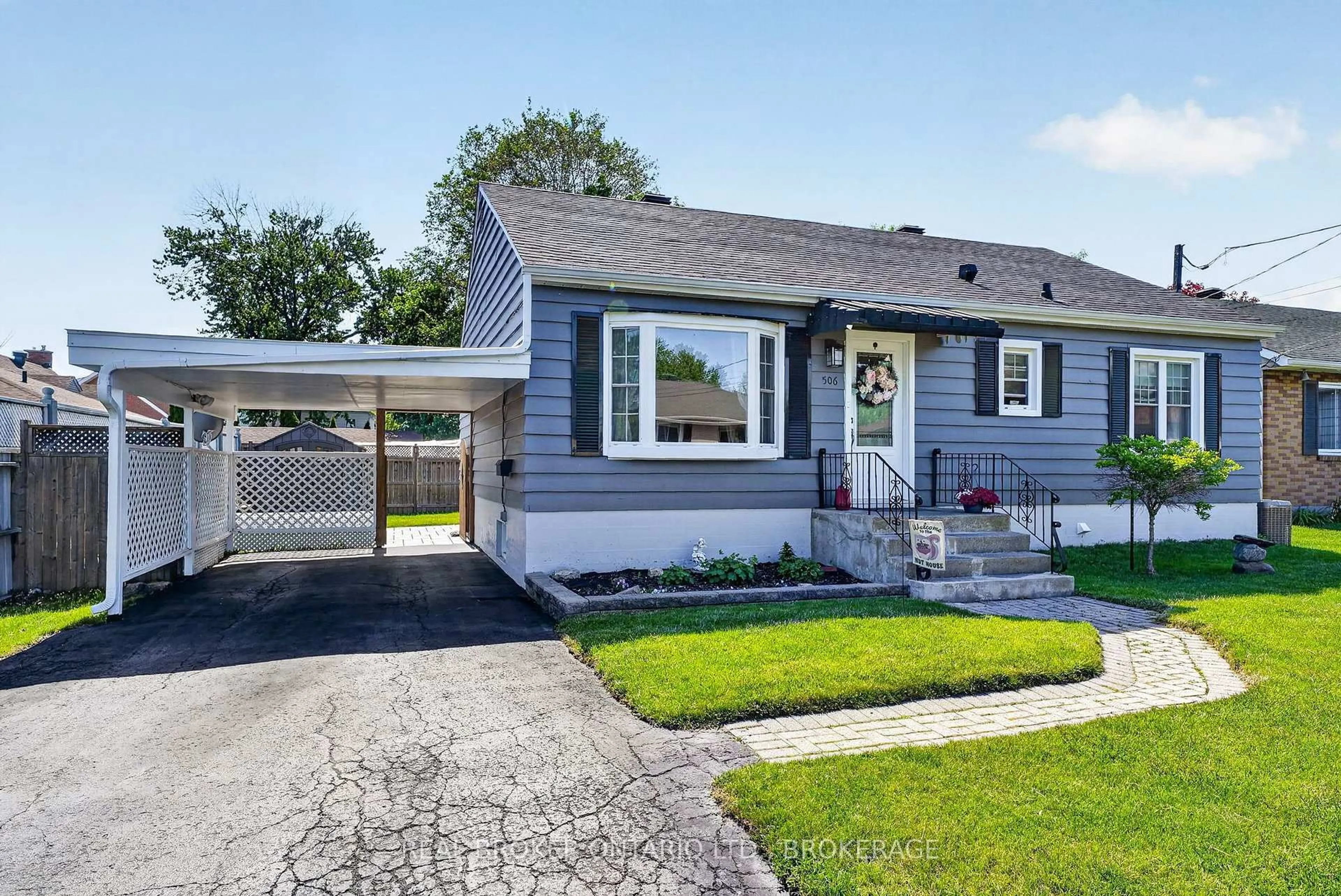 Home with vinyl exterior material, street for 506 Rivier Pl, Cornwall Ontario K6J 4B2