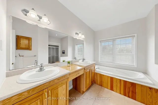 19305 Loyalist Pkwy, Prince Edward County 3