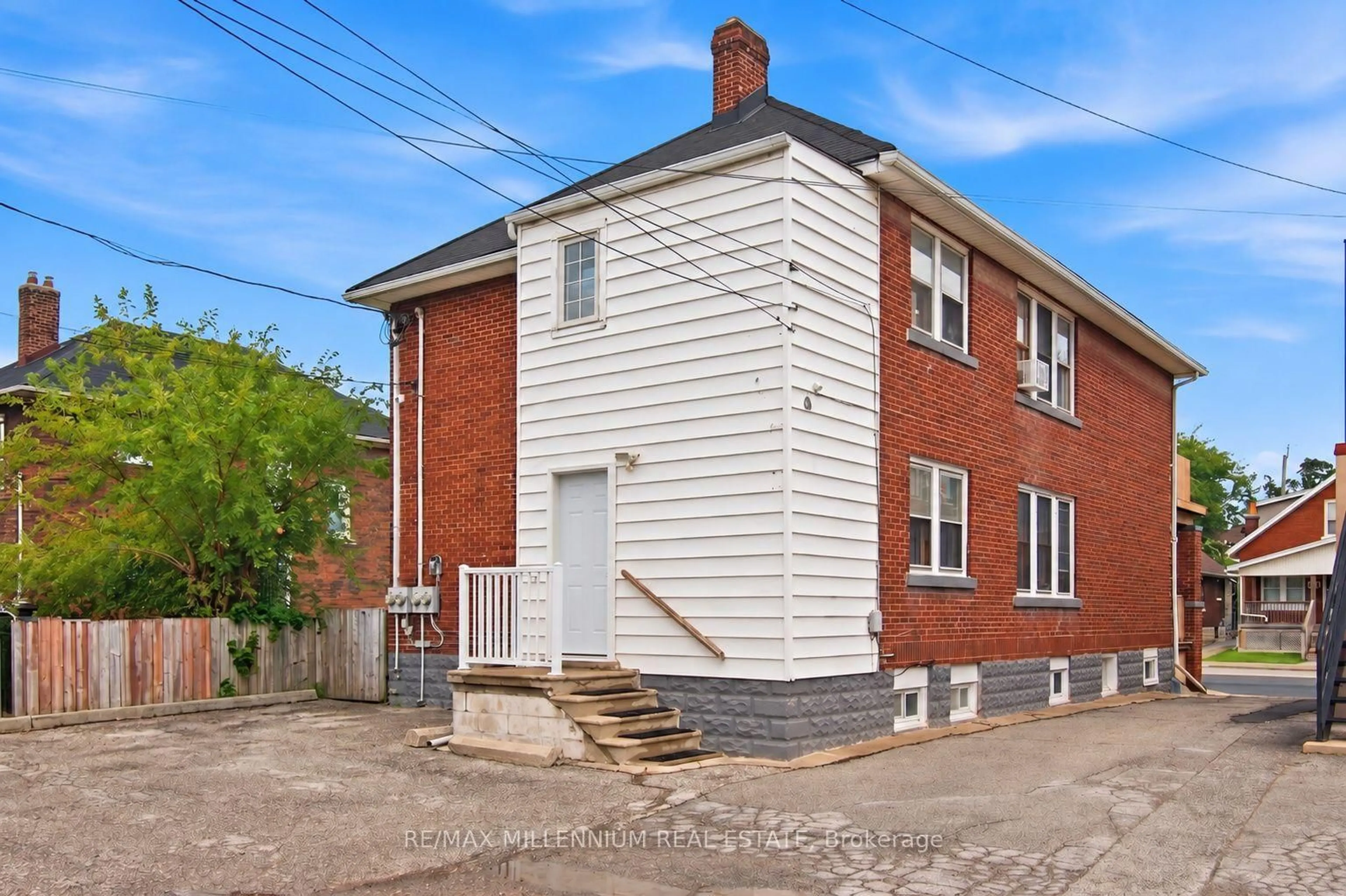 Unknown for 2269-71 Howard Ave, Windsor Ontario N8X 3V2