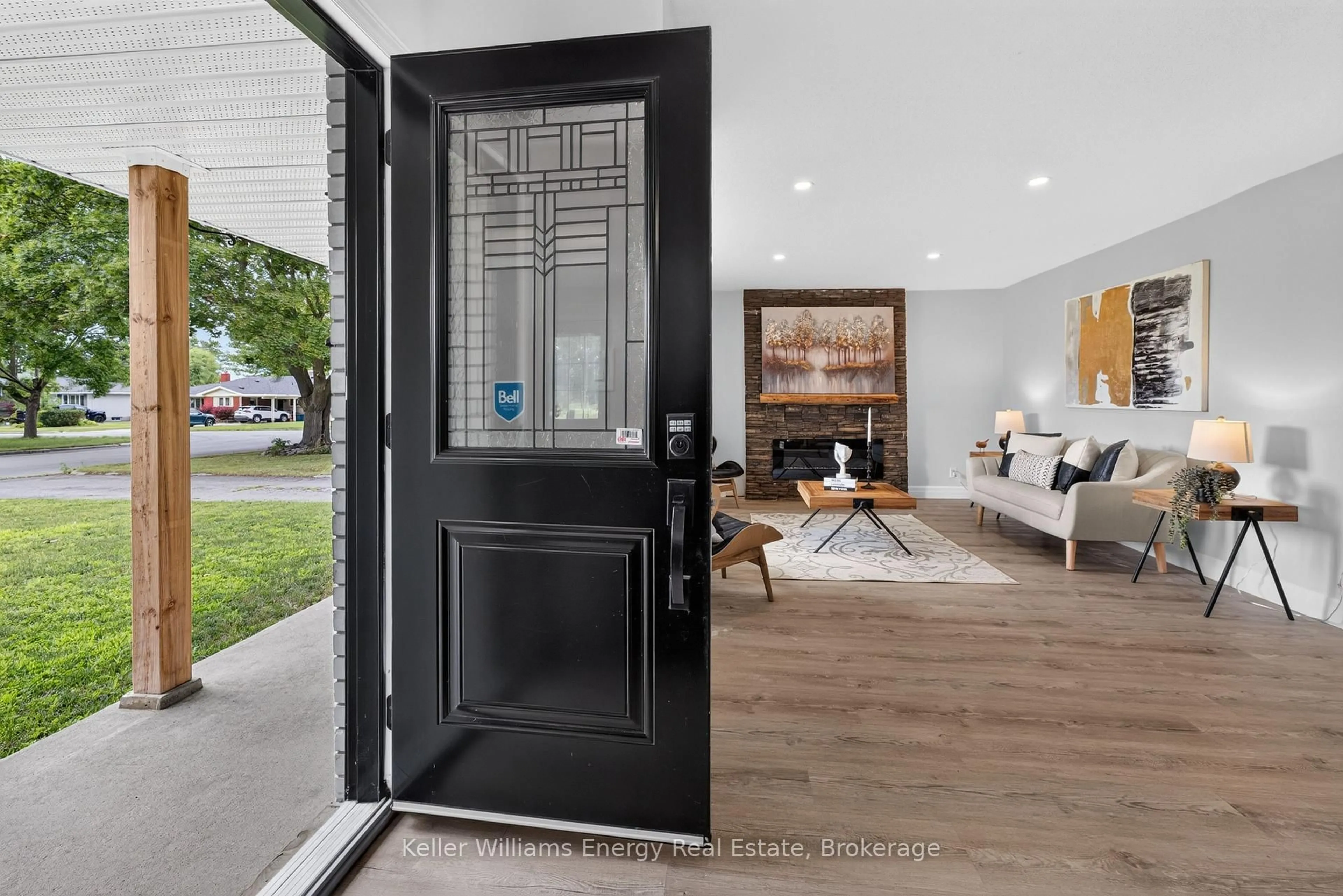 Indoor entryway for 7 Glenarden Cres, Belleville Ontario K8P 2B9
