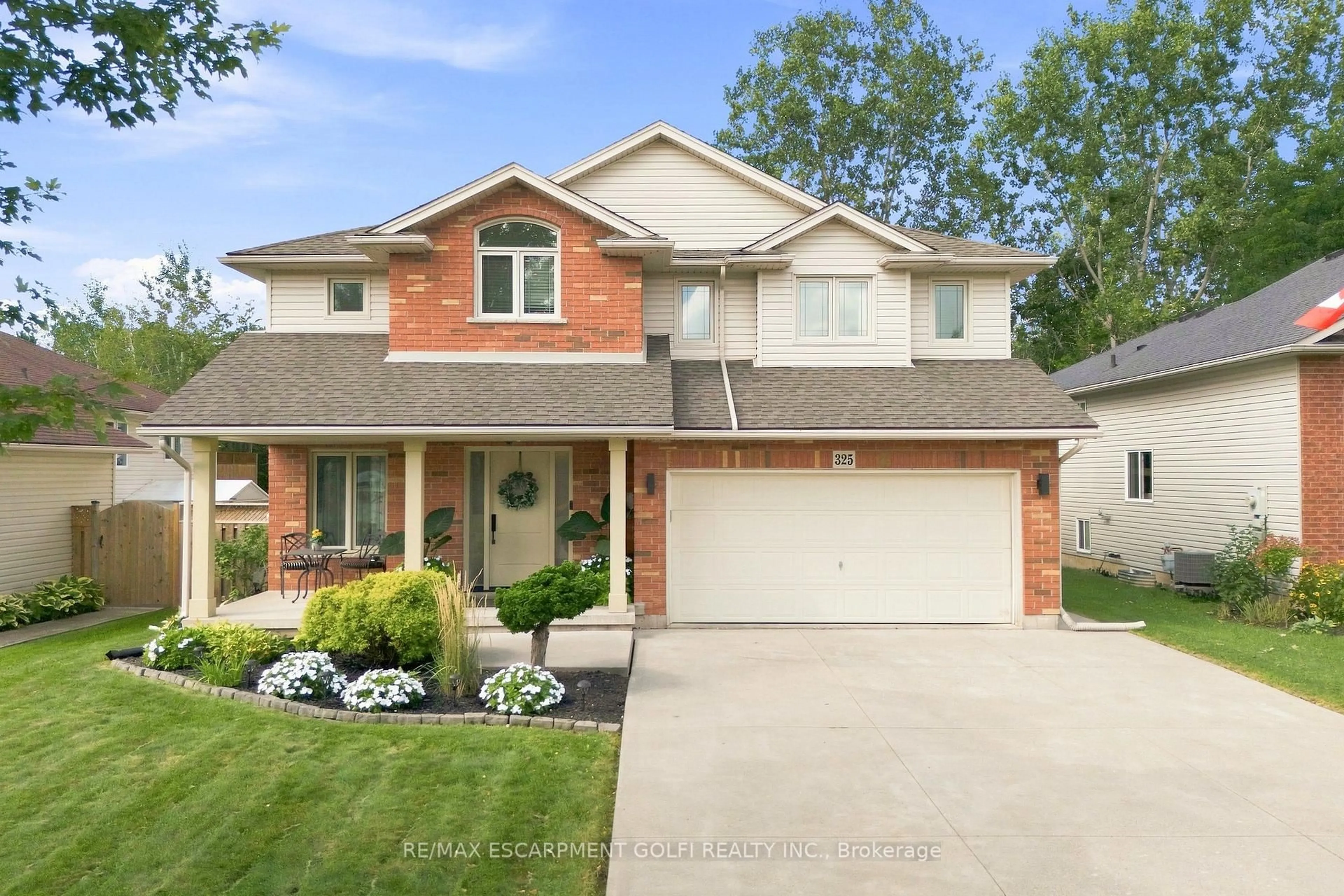 Home with brick exterior material, street for 325 Foxtail Ave, Welland Ontario L3C 7J8
