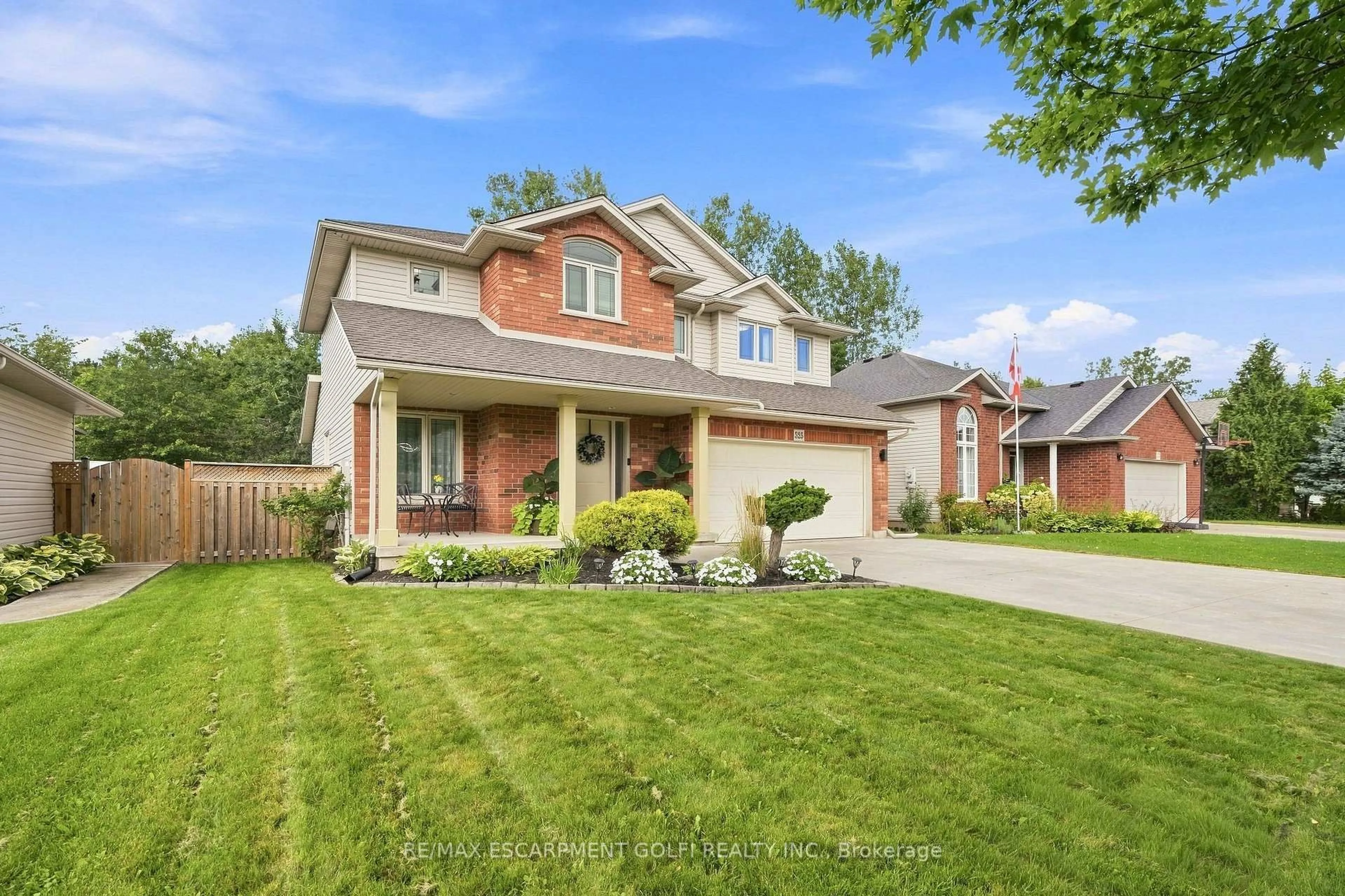 Home with brick exterior material, street for 325 Foxtail Ave, Welland Ontario L3C 7J8