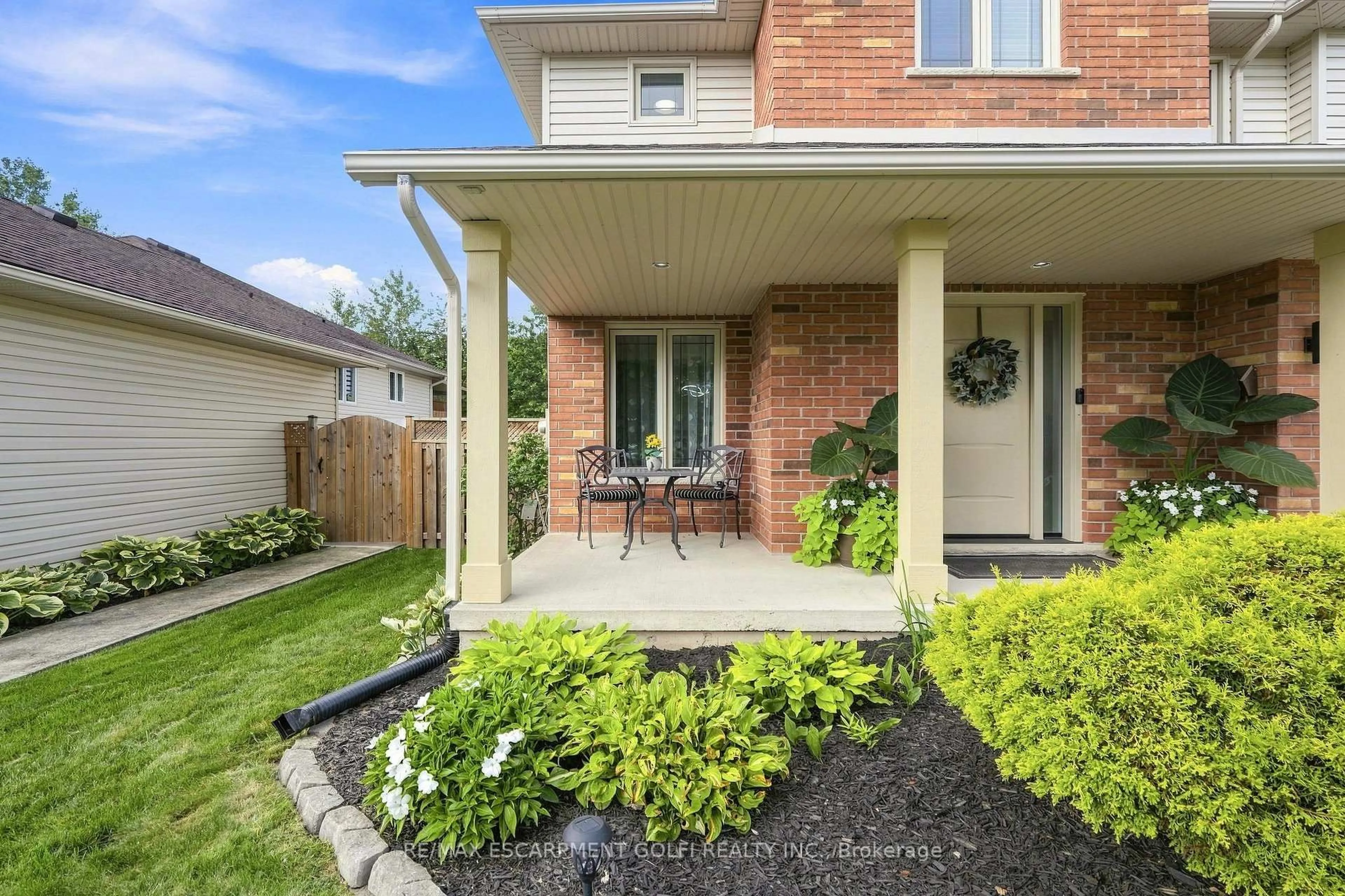 Home with brick exterior material, street for 325 Foxtail Ave, Welland Ontario L3C 7J8