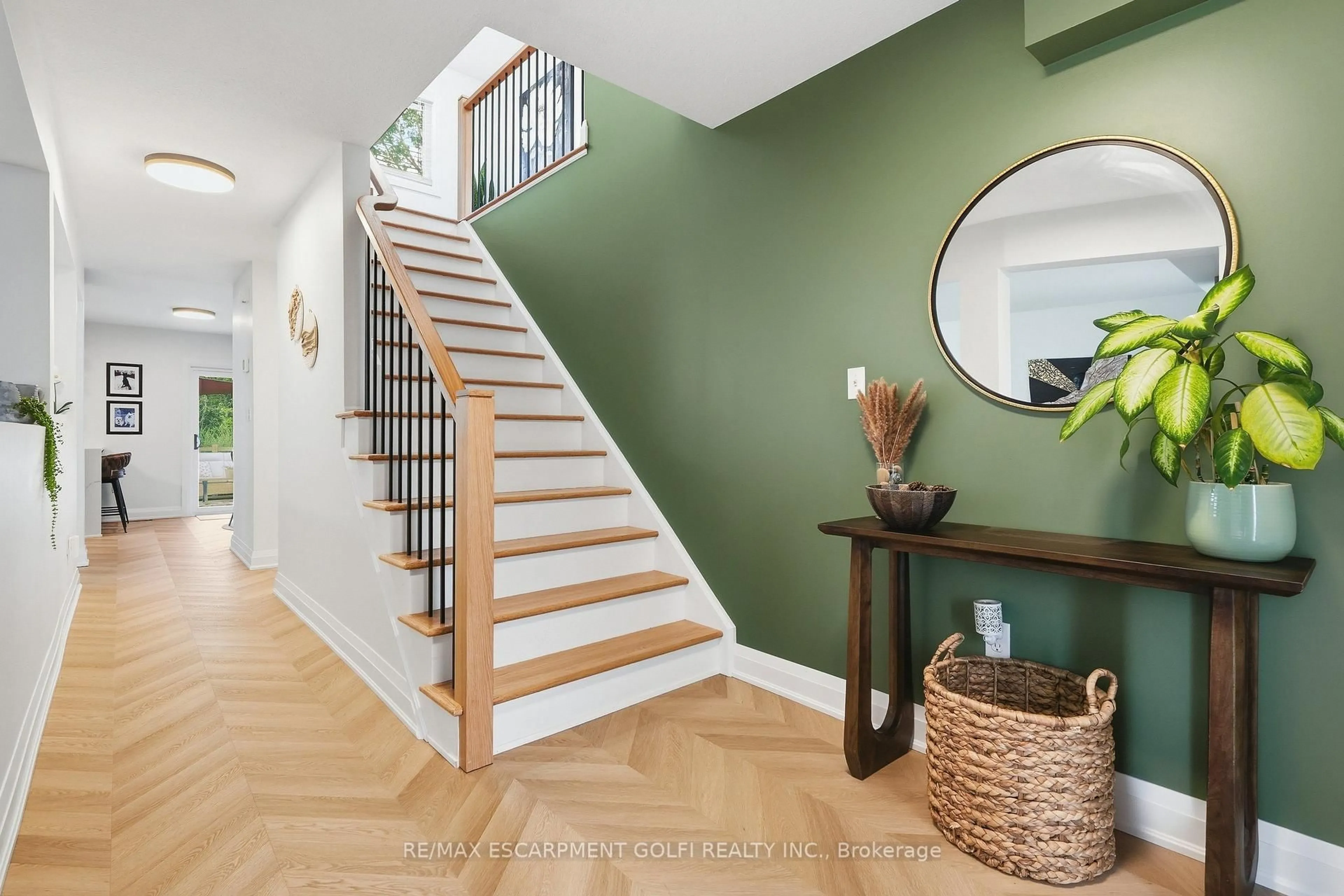 Indoor entryway for 325 Foxtail Ave, Welland Ontario L3C 7J8