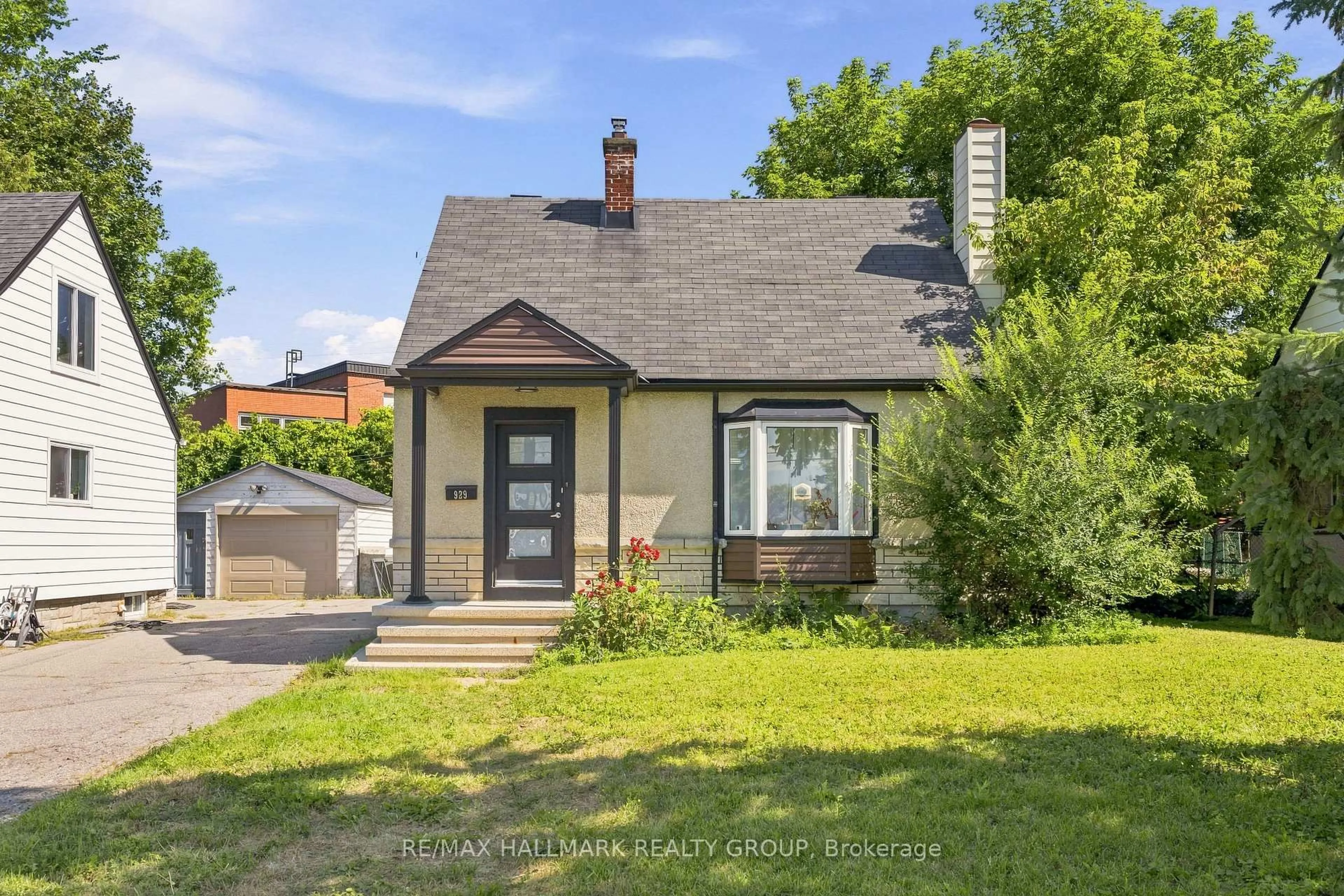 Home with brick exterior material, street for 929 Merivale Rd, Ottawa Ontario K1Z 5Z7