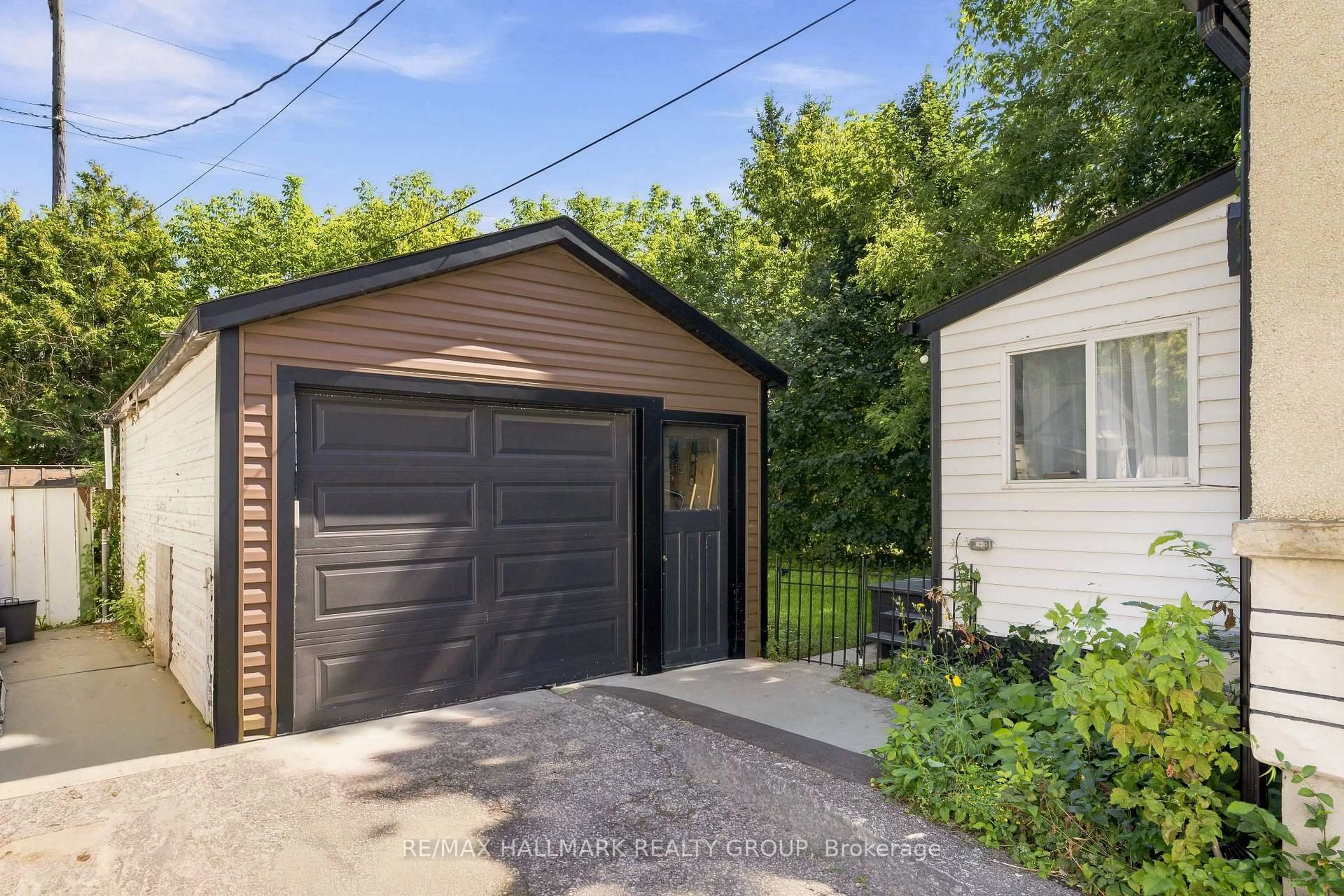 Shed for 929 Merivale Rd, Ottawa Ontario K1Z 5Z7