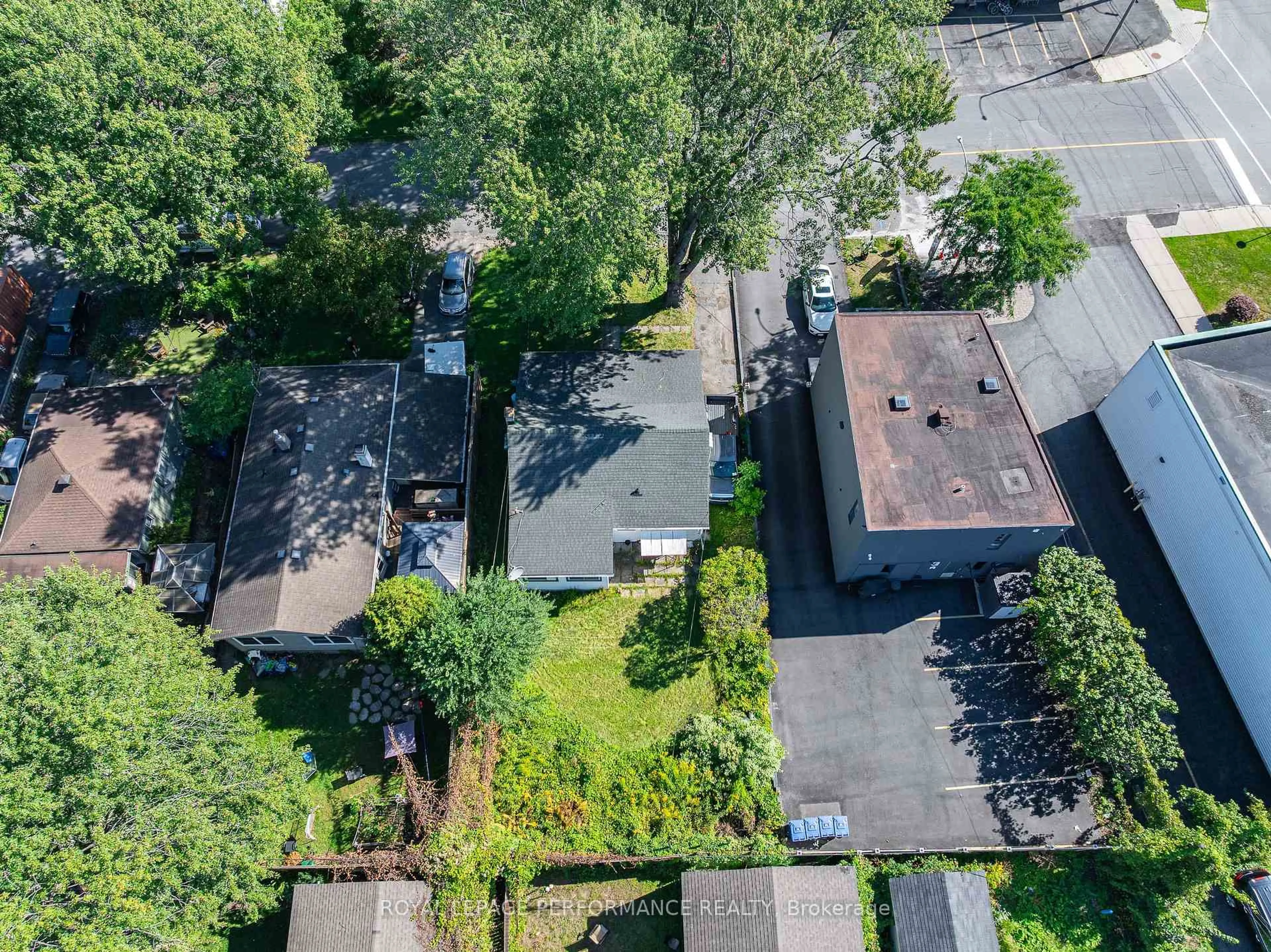 A pic from outside/outdoor area/front of a property/back of a property/a pic from drone, street for 98 Boyce Ave, Ottawa Ontario K2B 6J2