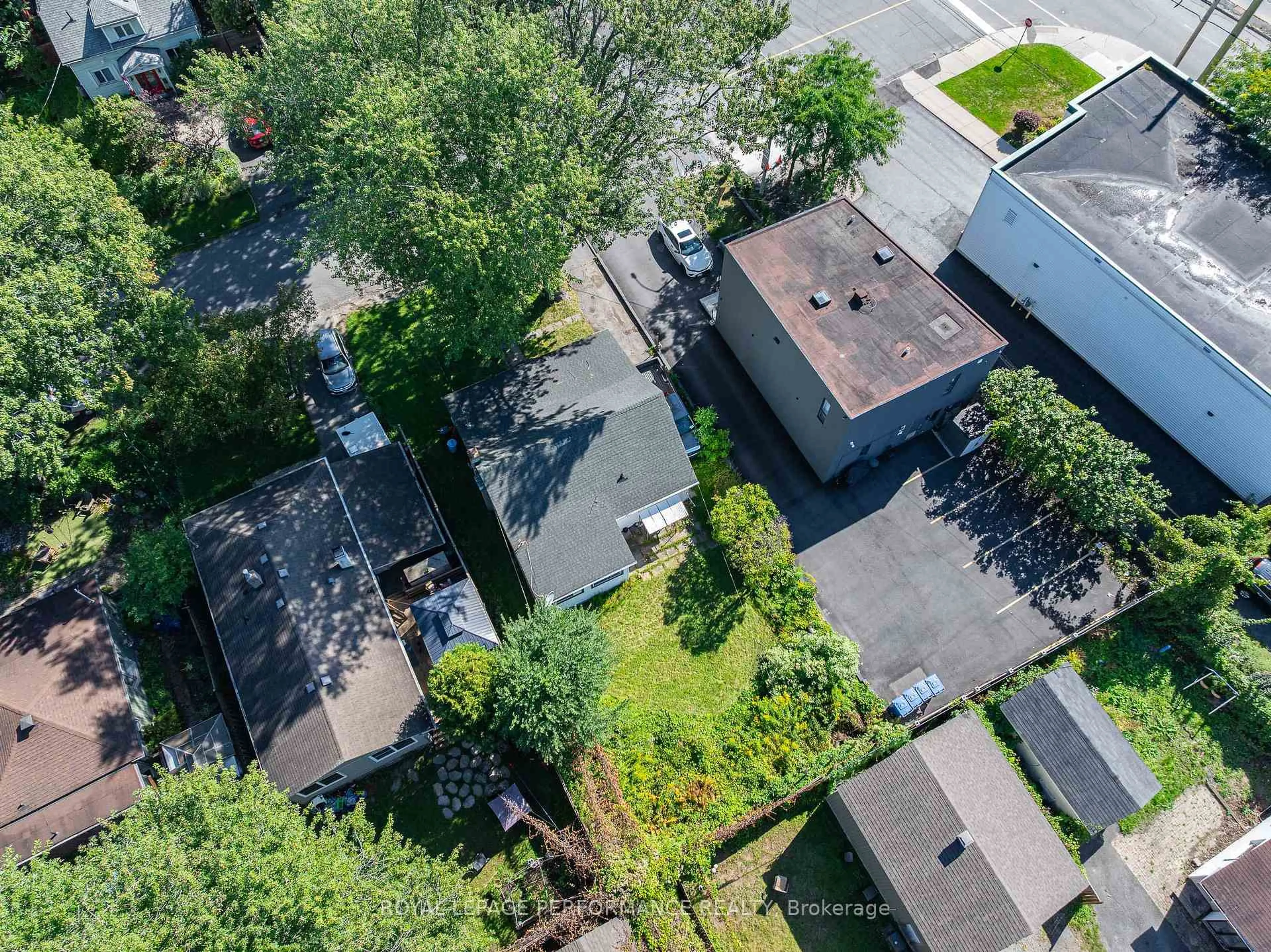 A pic from outside/outdoor area/front of a property/back of a property/a pic from drone, street for 98 Boyce Ave, Ottawa Ontario K2B 6J2