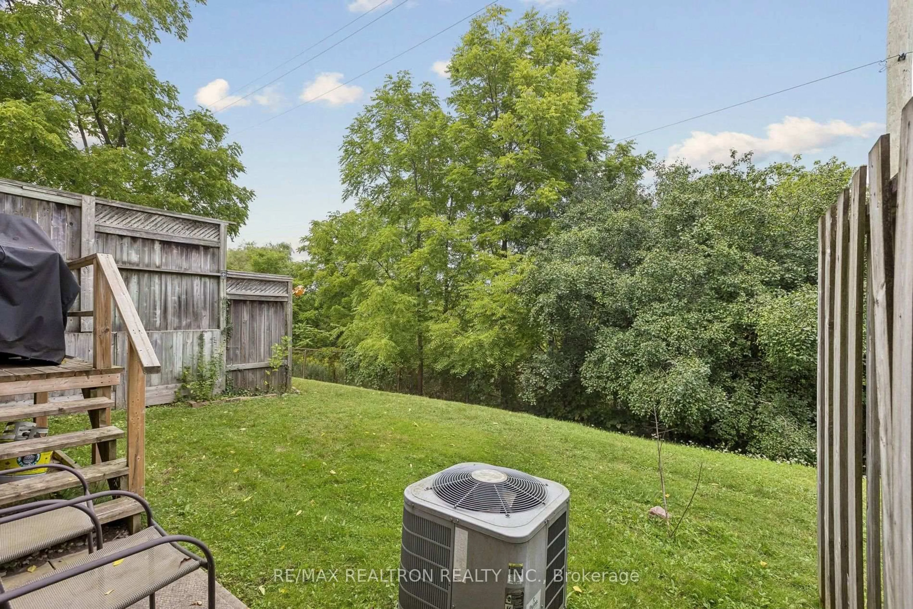 A pic from outside/outdoor area/front of a property/back of a property/a pic from drone, forest/trees view for 298D Bluevale St, Waterloo Ontario N2J 4G3