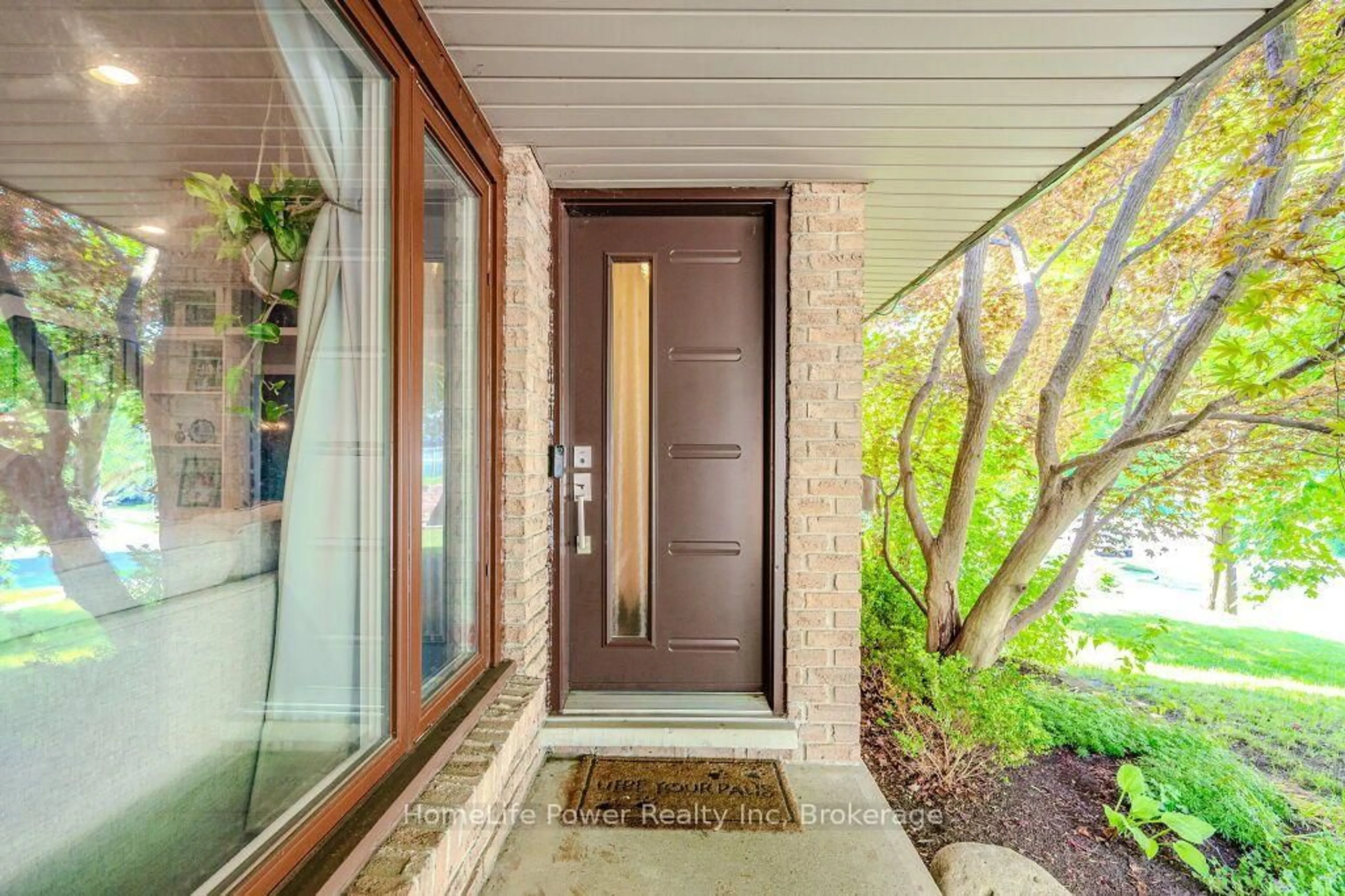 Indoor entryway for 40 Ferman Dr, Guelph Ontario N1H 7E1