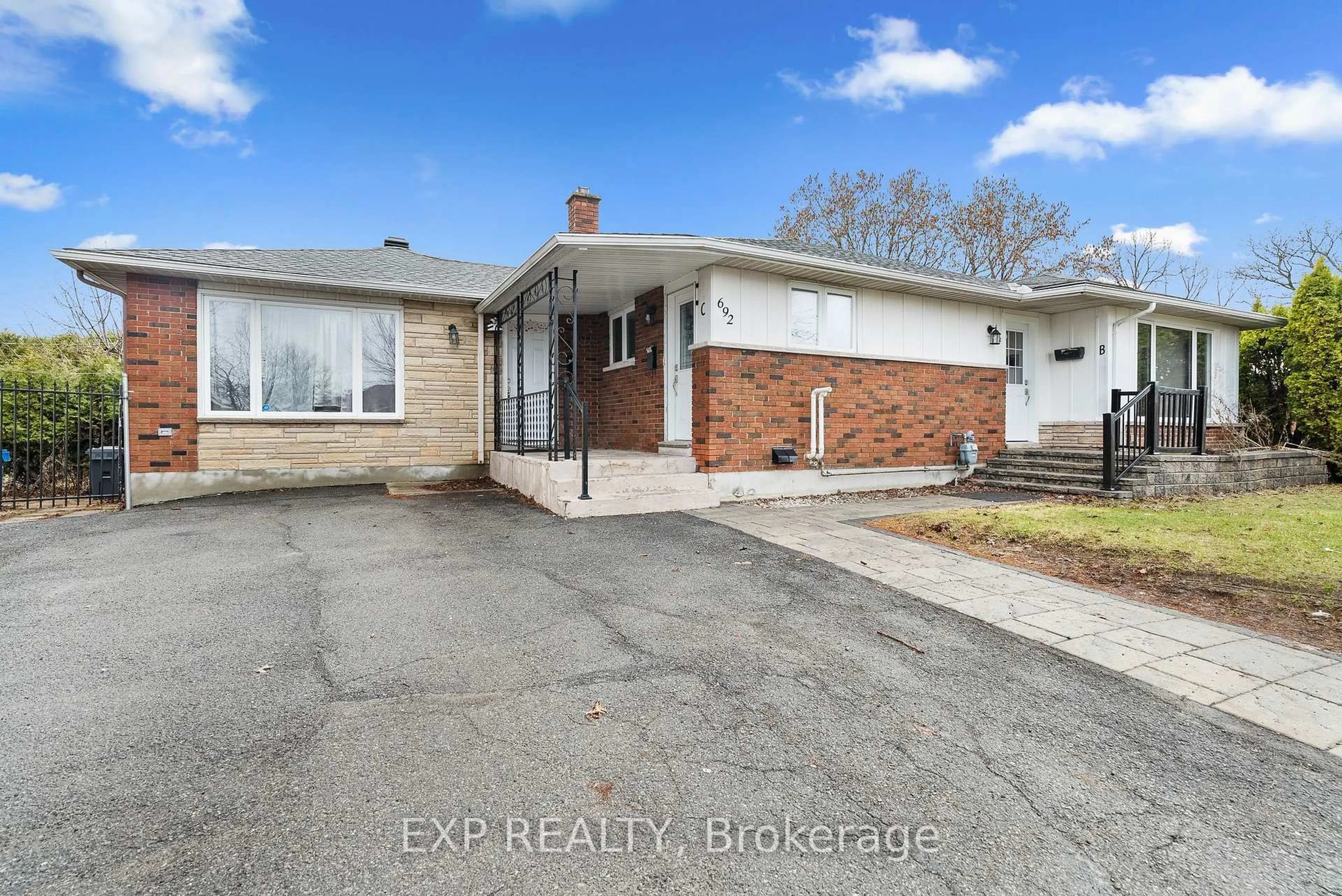 A pic from outside/outdoor area/front of a property/back of a property/a pic from drone, street for 692 Claude St, Ottawa Ontario K1K 2S2