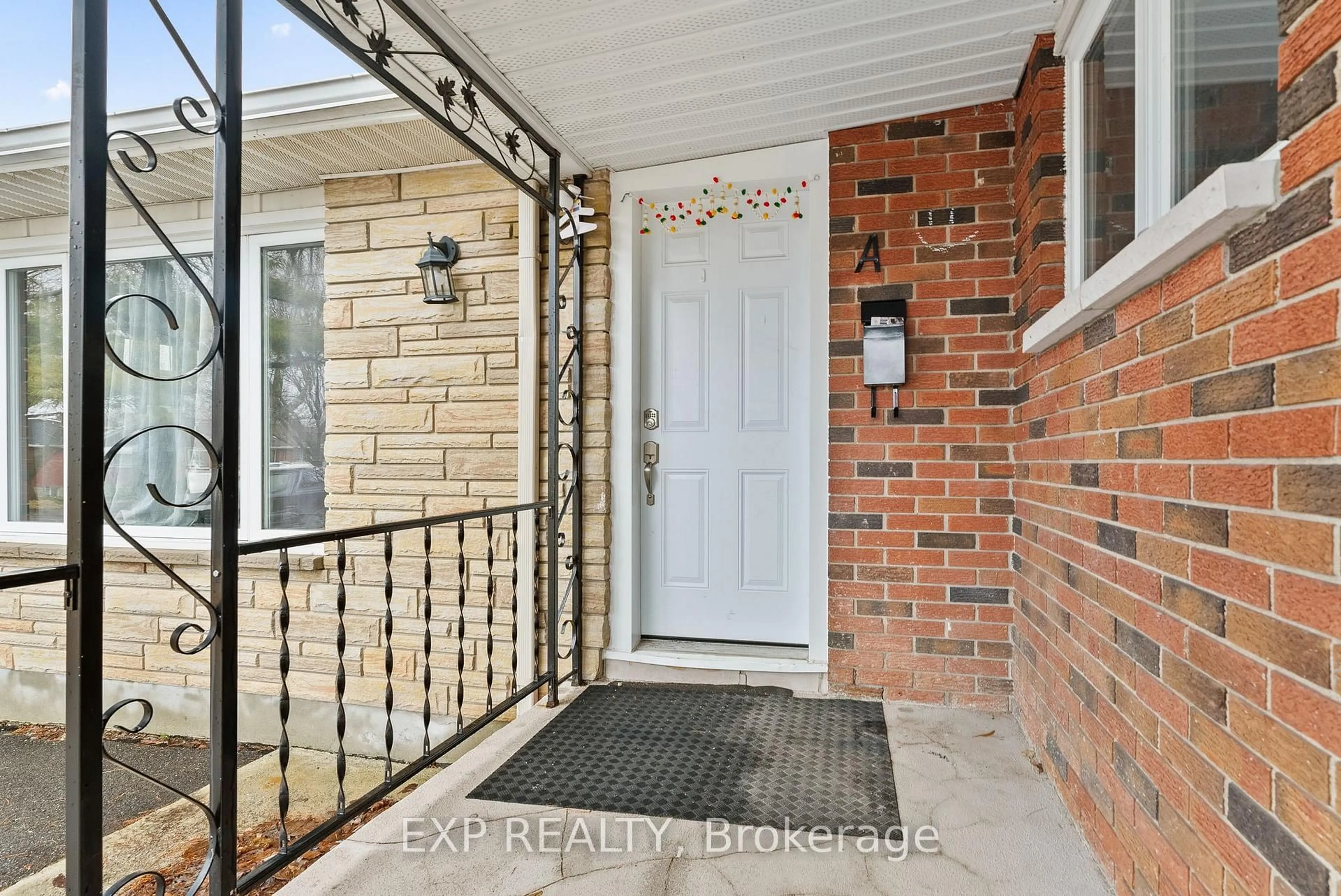 Indoor entryway for 692 Claude St, Ottawa Ontario K1K 2S2