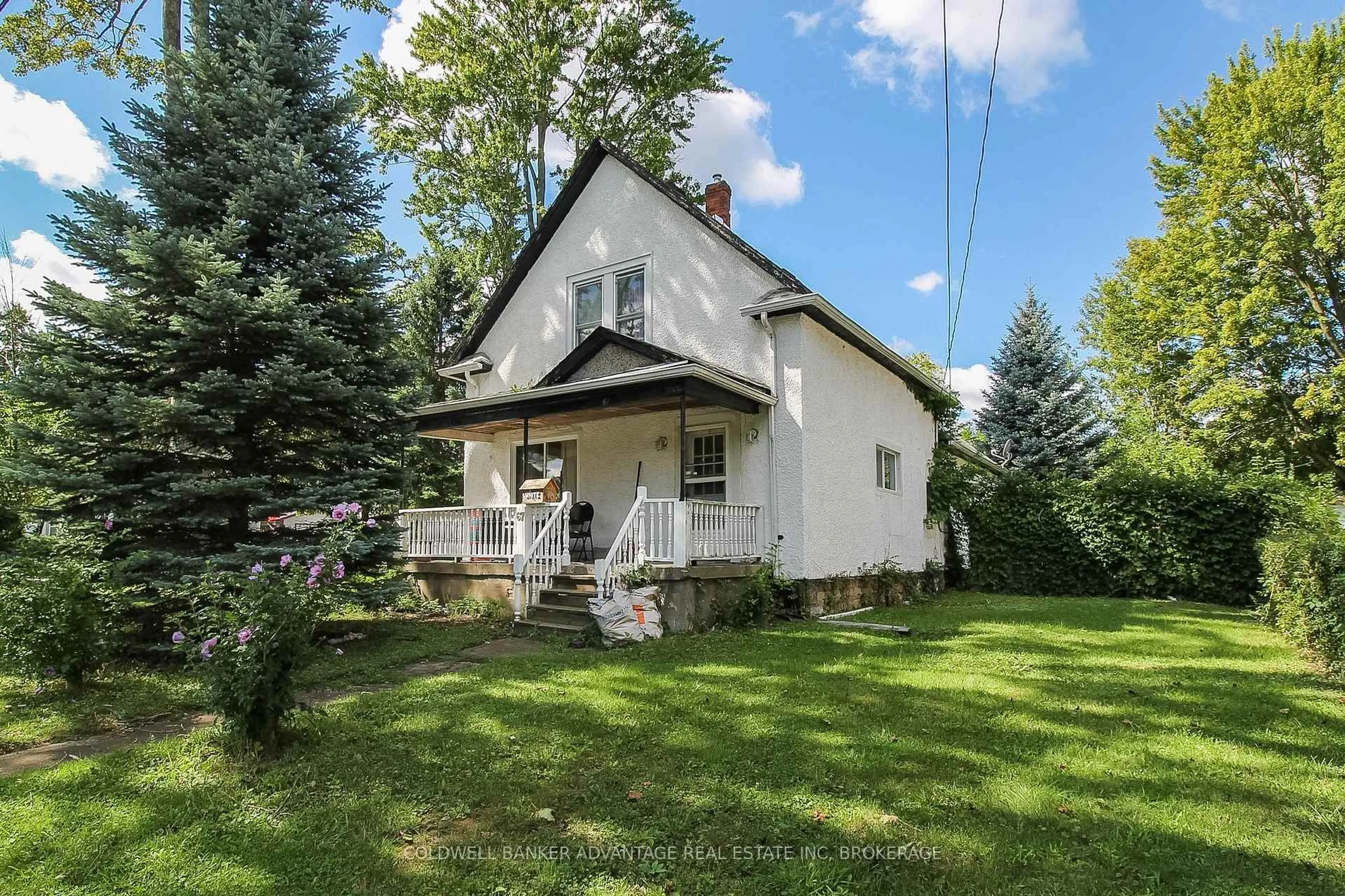 A pic from outside/outdoor area/front of a property/back of a property/a pic from drone, building for 67 Ross St, Welland Ontario L3B 2M7