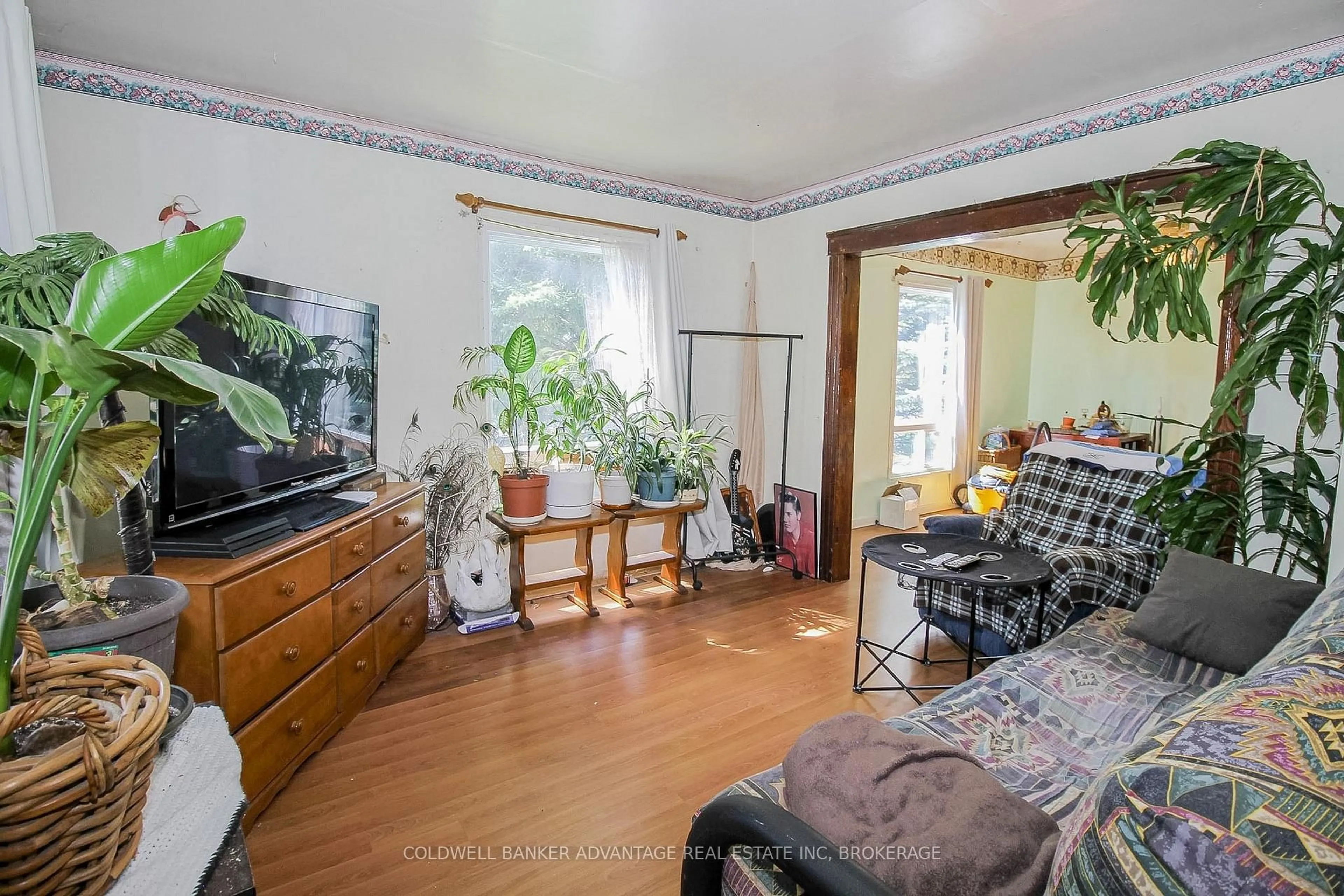 Living room with furniture, unknown for 67 Ross St, Welland Ontario L3B 2M7
