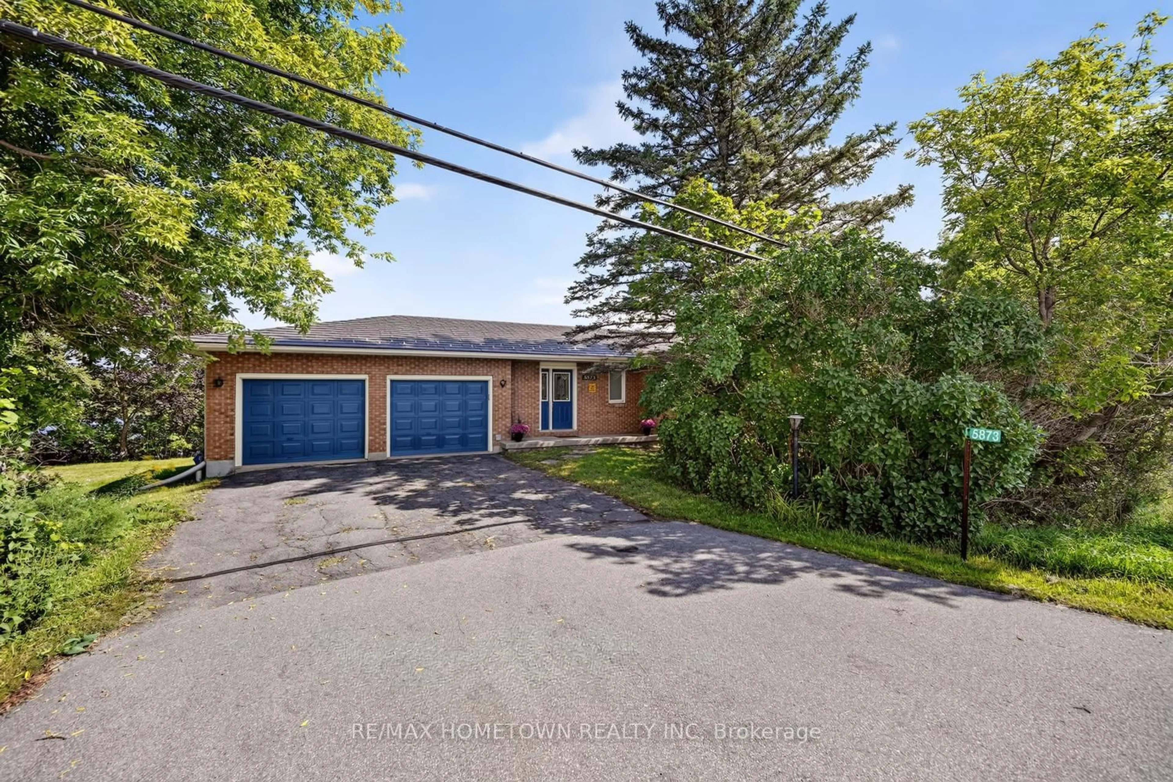 A pic from outside/outdoor area/front of a property/back of a property/a pic from drone, street for 5873 Rideau Valley Dr, Manotick Ontario K4M 1B3