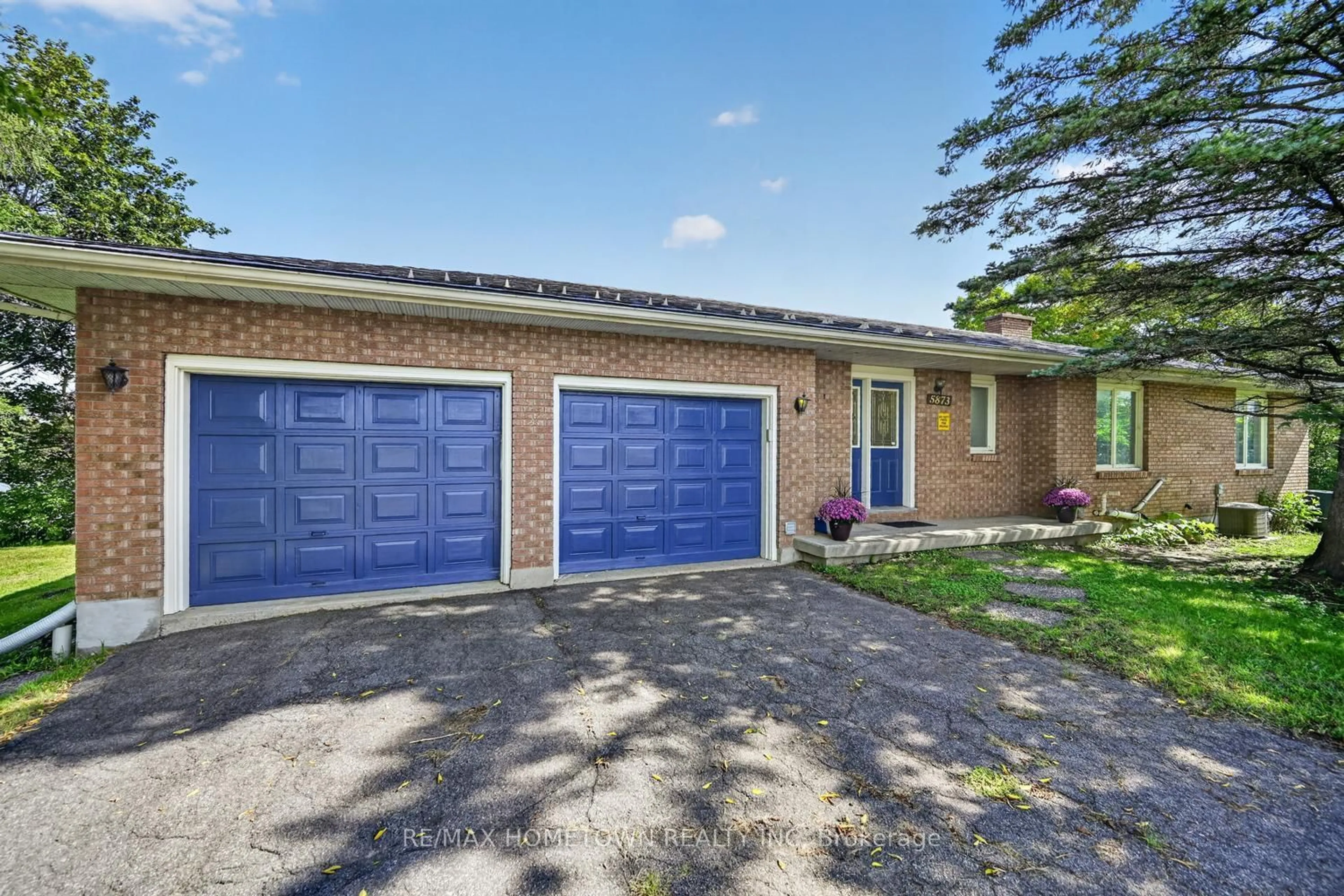 Home with brick exterior material, street for 5873 Rideau Valley Dr, Manotick Ontario K4M 1B3