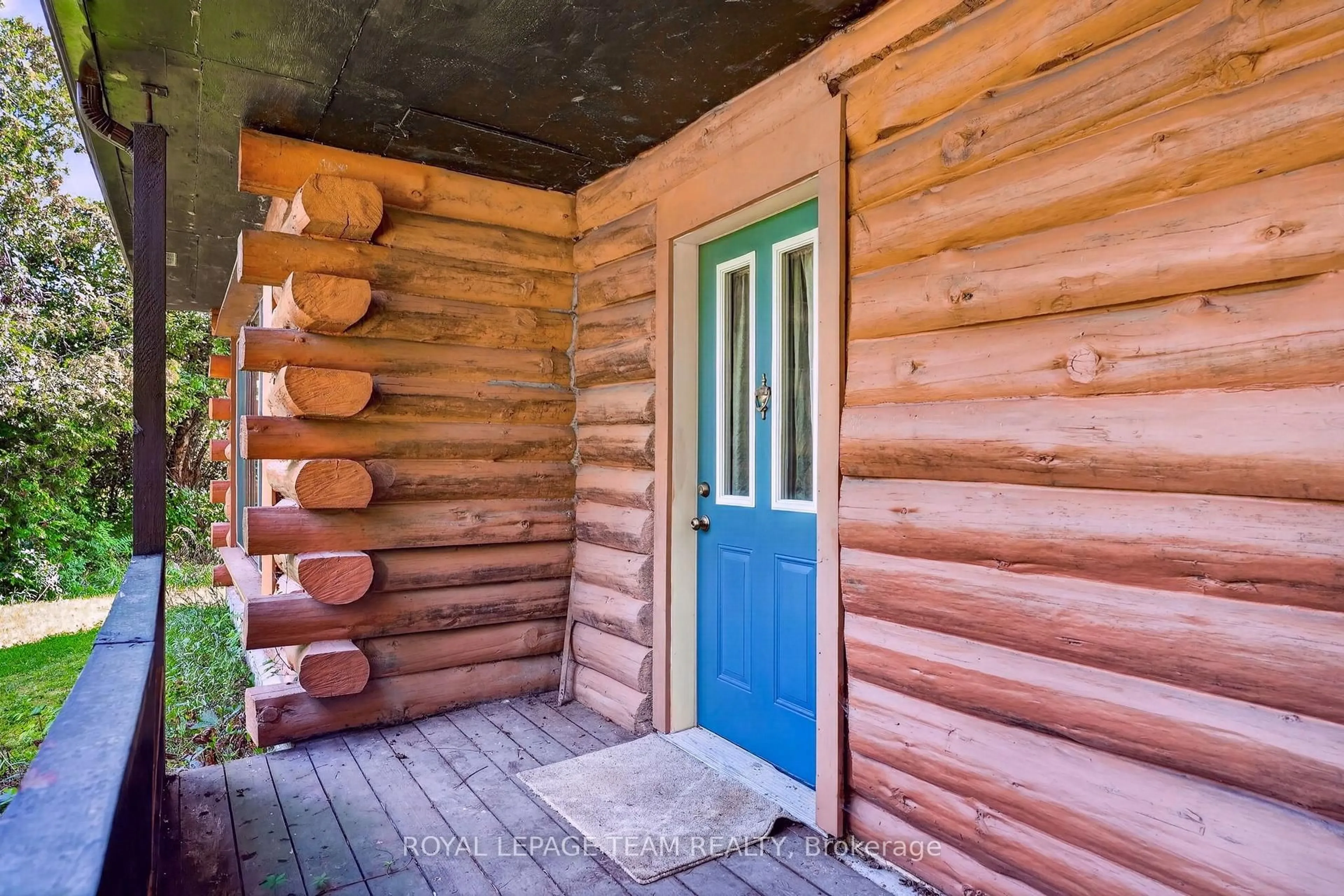 Indoor entryway for 112 Latourell Rd, North Grenville Ontario K0G 1J0