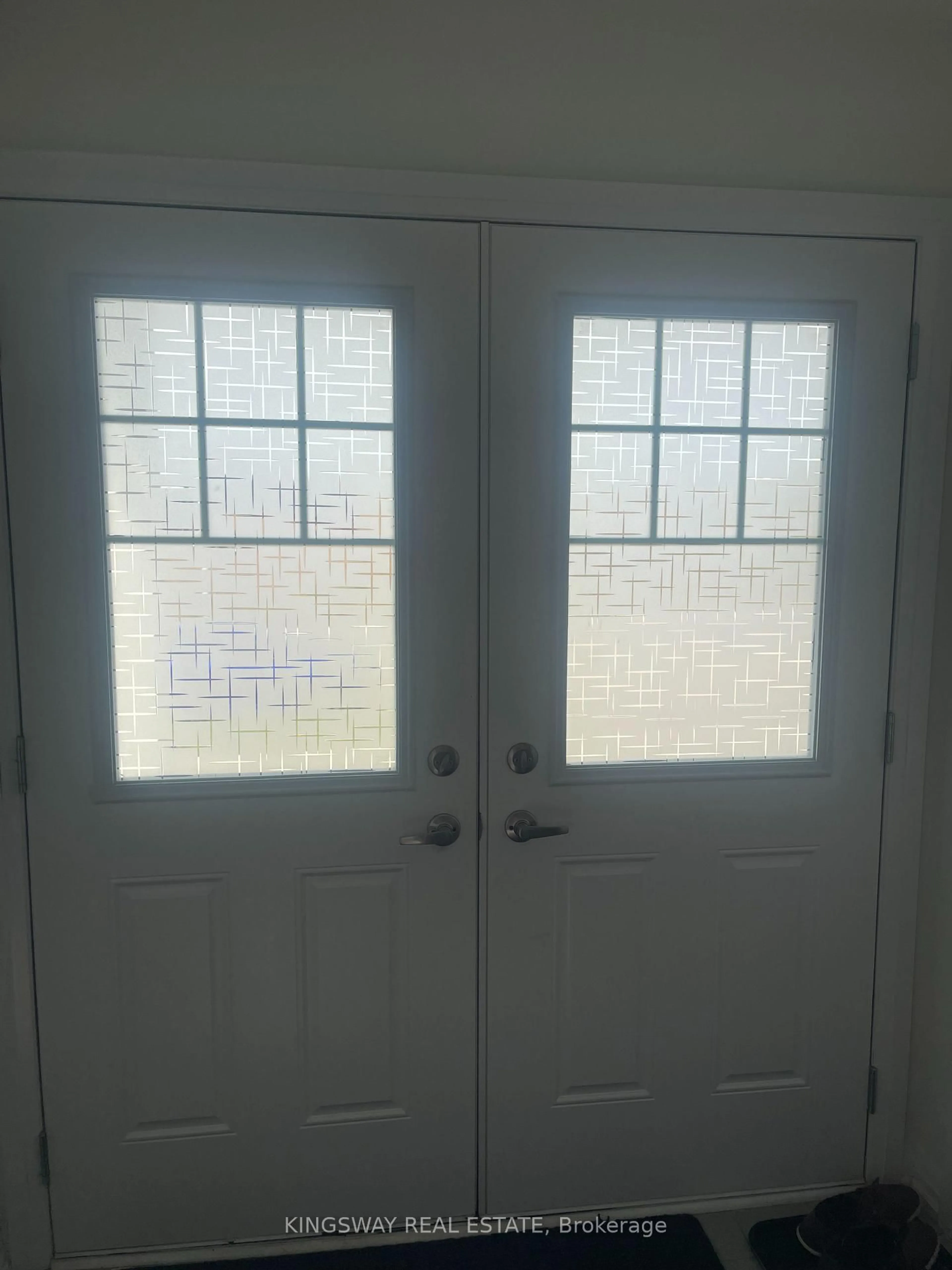 Indoor entryway for 27 Central Market Dr, Haldimand Ontario N3W 0J3
