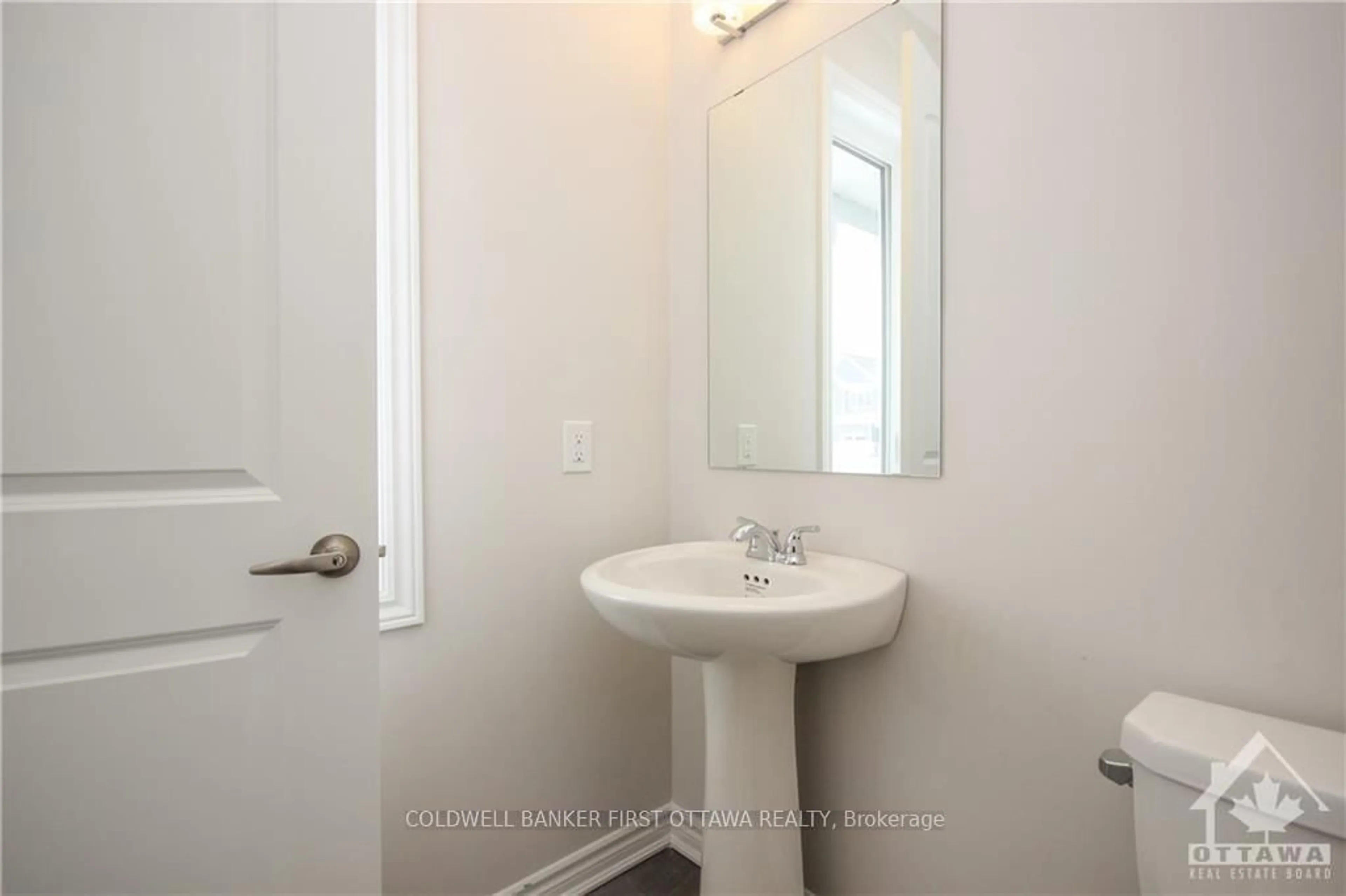 Standard bathroom, ceramic/tile floor for 72 FOCALITY Cres, Ottawa Ontario K2J 6W8