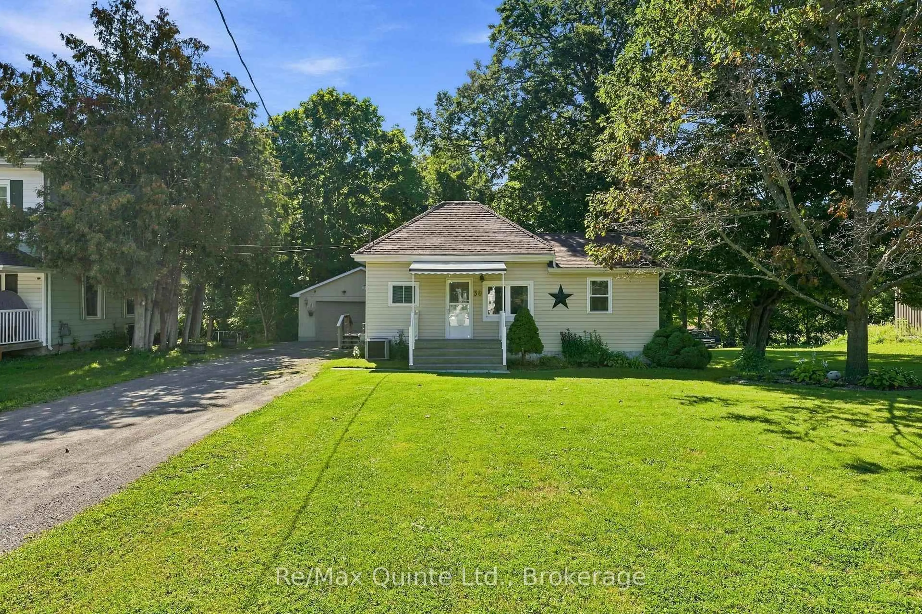 A pic from outside/outdoor area/front of a property/back of a property/a pic from drone, unknown for 38 Madoc St, Limoges Ontario K0K 2M0