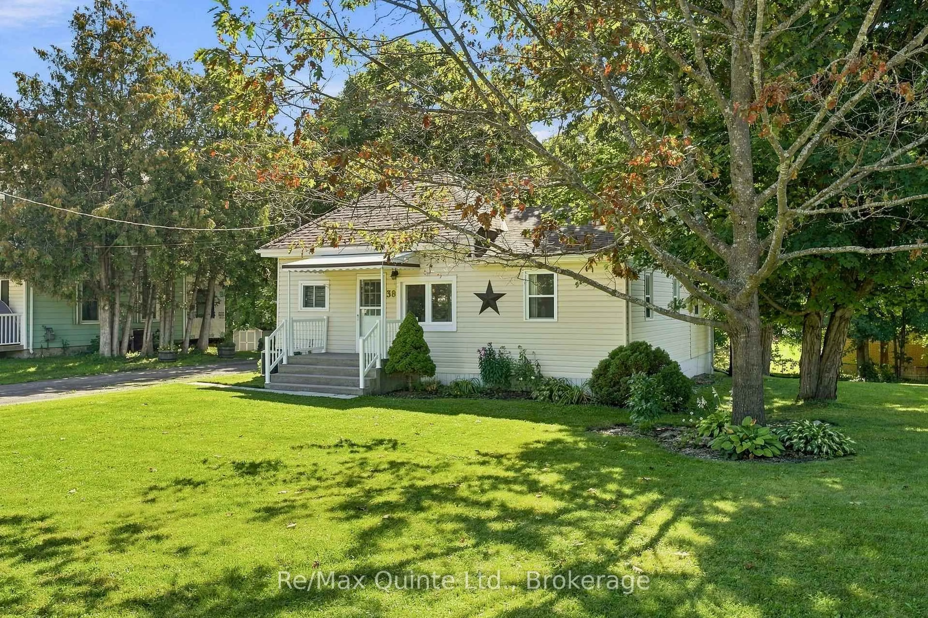 A pic from outside/outdoor area/front of a property/back of a property/a pic from drone, street for 38 Madoc St, Limoges Ontario K0K 2M0