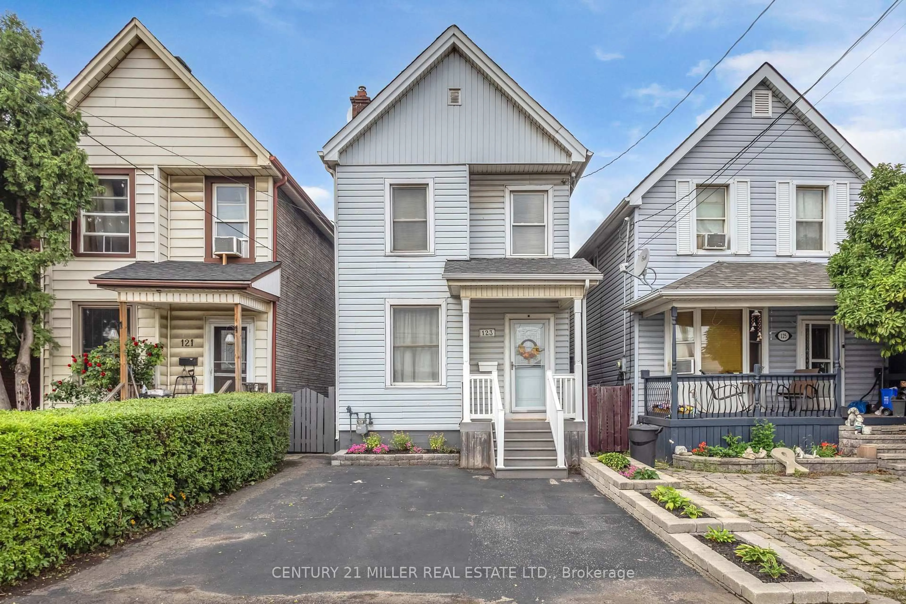 A pic from outside/outdoor area/front of a property/back of a property/a pic from drone, street for 123 Hillyard St, Hamilton Ontario L8L 6B5