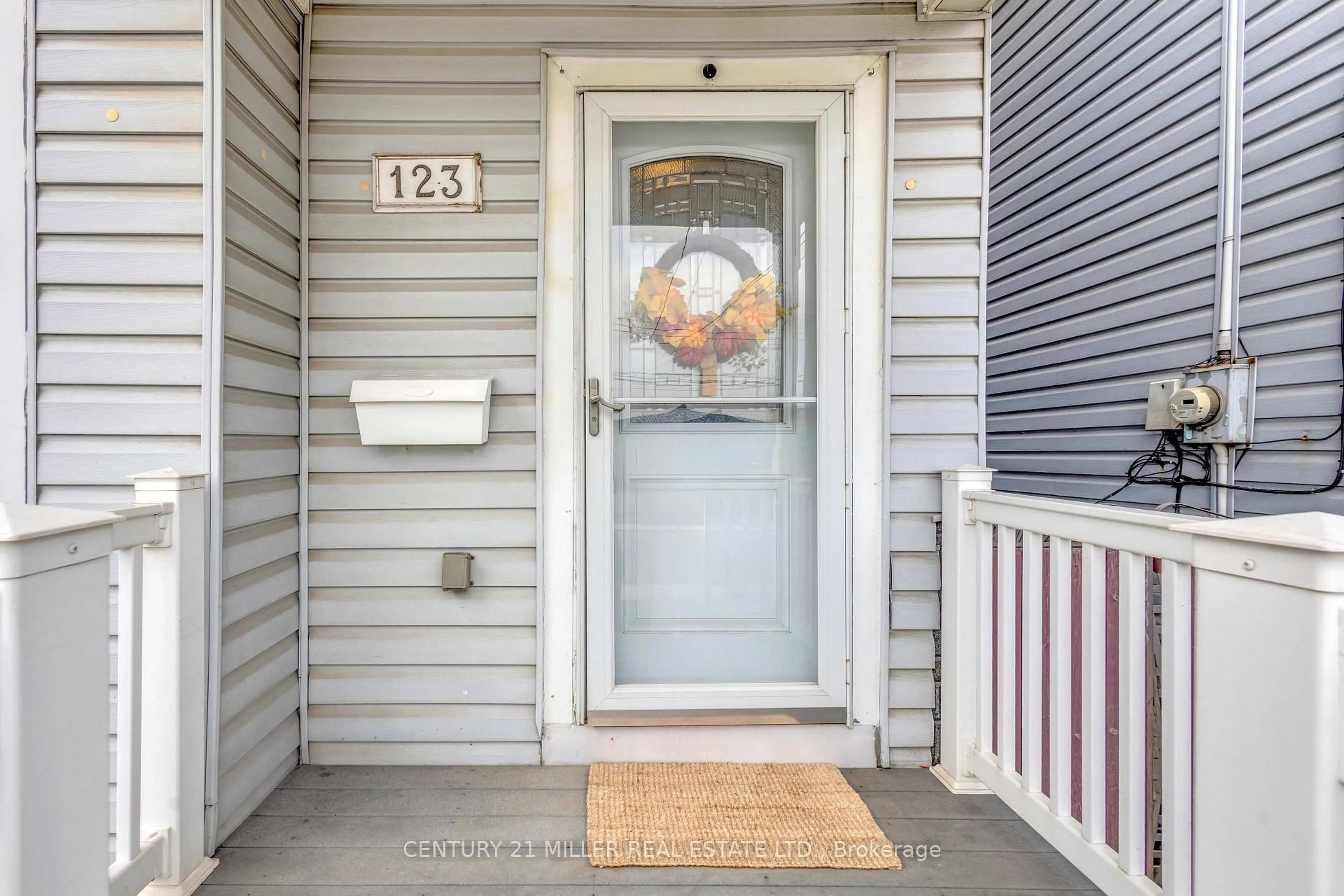 Indoor entryway for 123 Hillyard St, Hamilton Ontario L8L 6B5