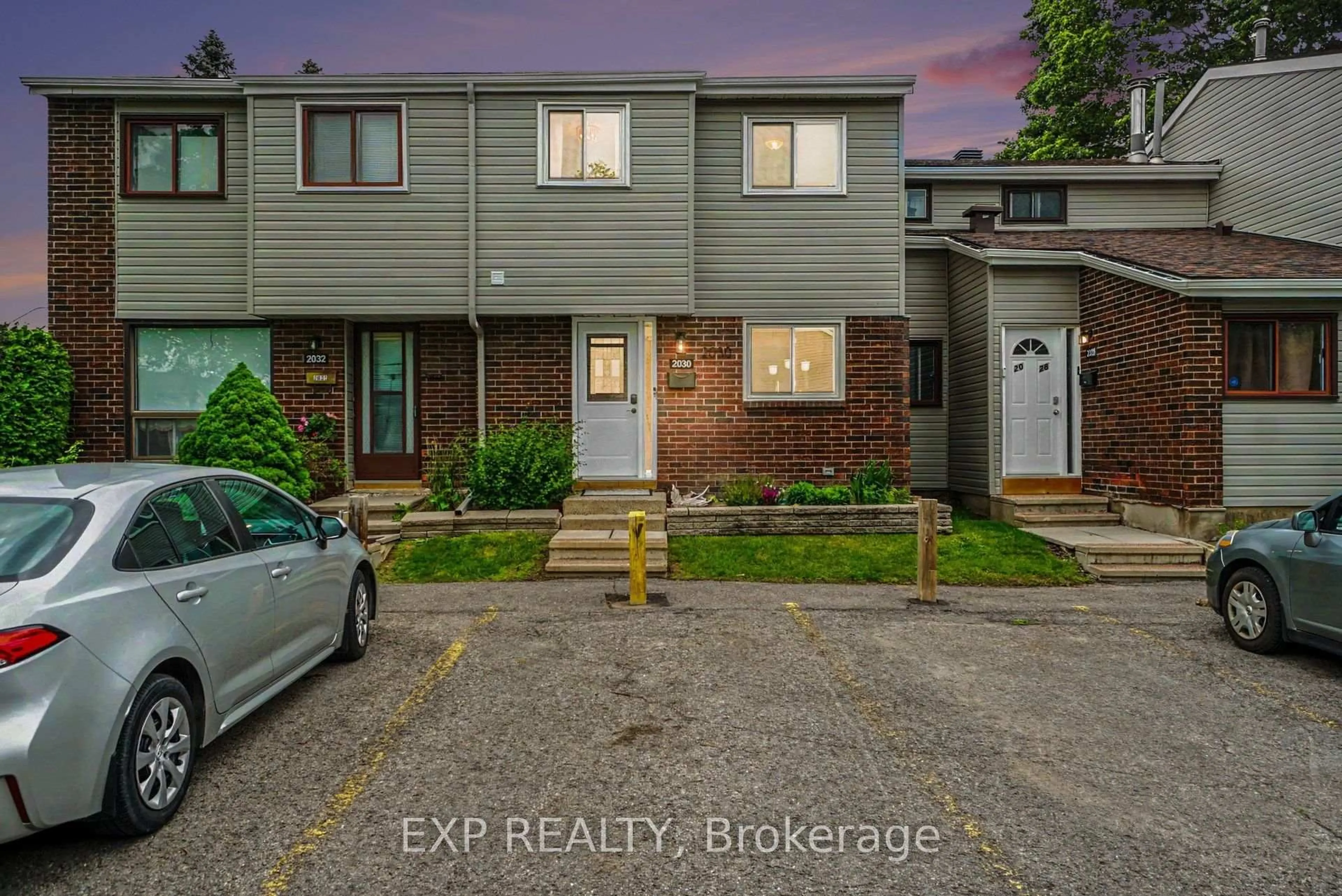 A pic from outside/outdoor area/front of a property/back of a property/a pic from drone, street for 2030 Kelden Cres #35, Ottawa Ontario K1B 4X9