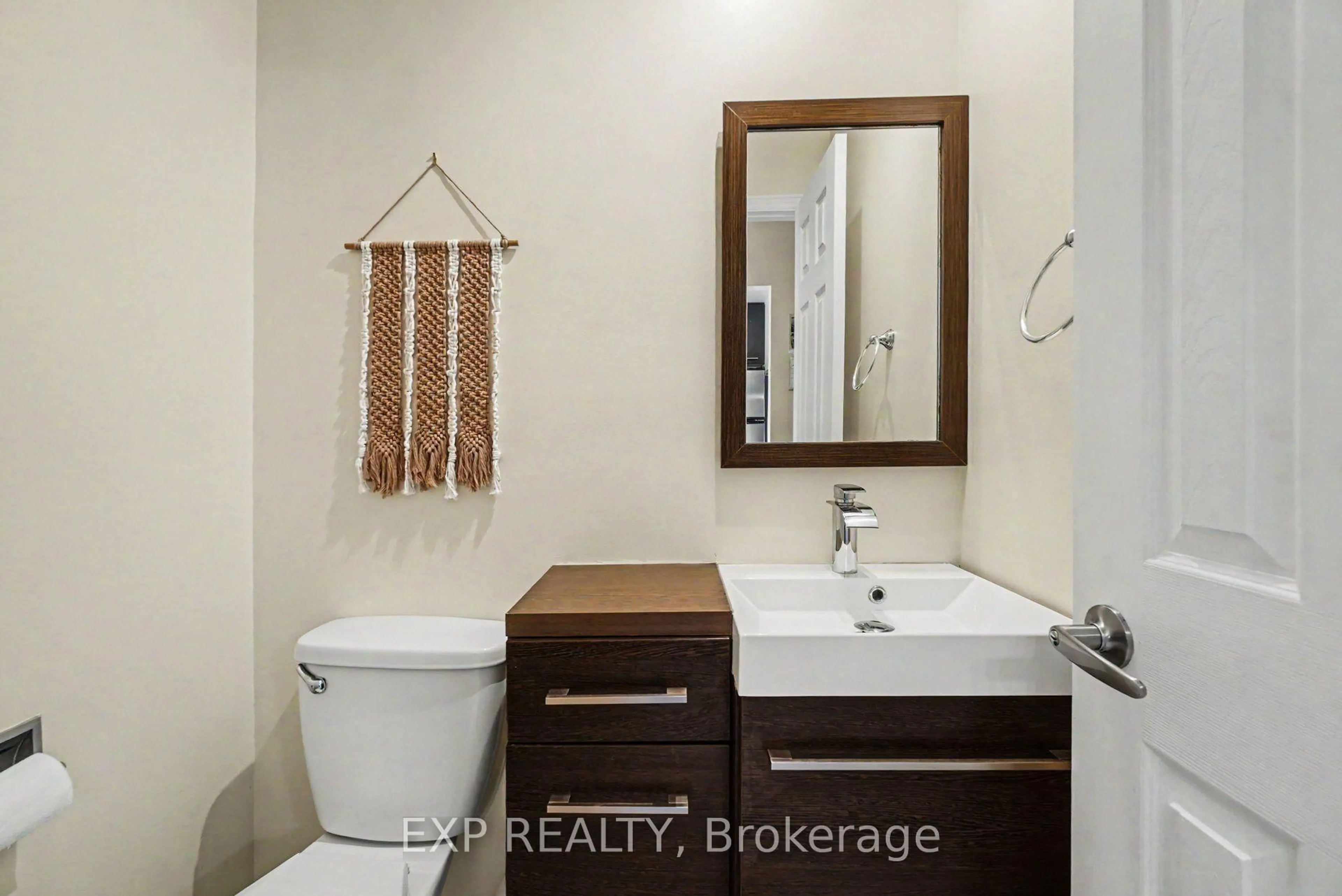 Standard bathroom, ceramic/tile floor for 2030 Kelden Cres #35, Ottawa Ontario K1B 4X9