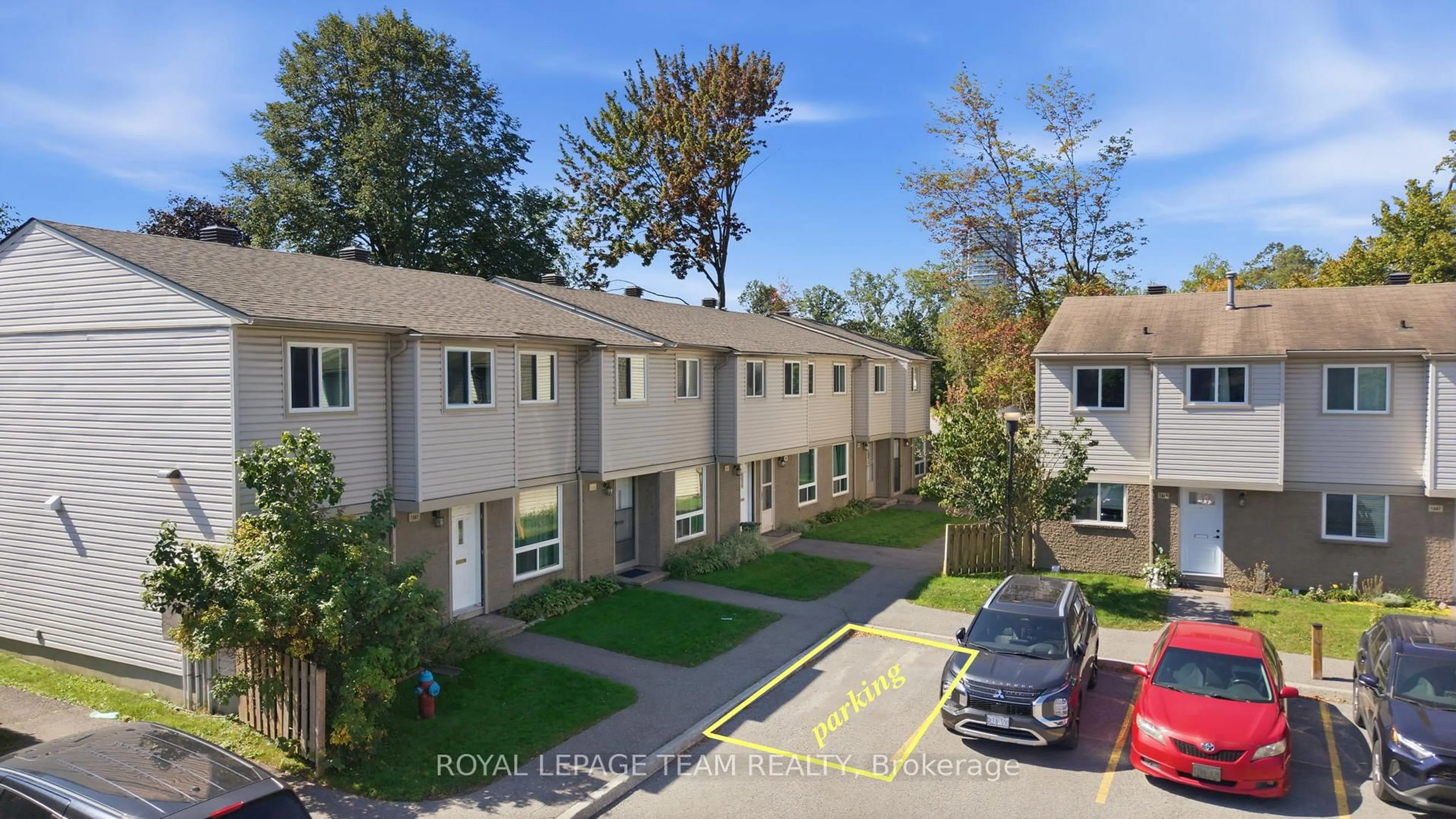 A pic from outside/outdoor area/front of a property/back of a property/a pic from drone, street for 1355 Perez Cres #63, Ottawa Ontario K1J 8T9