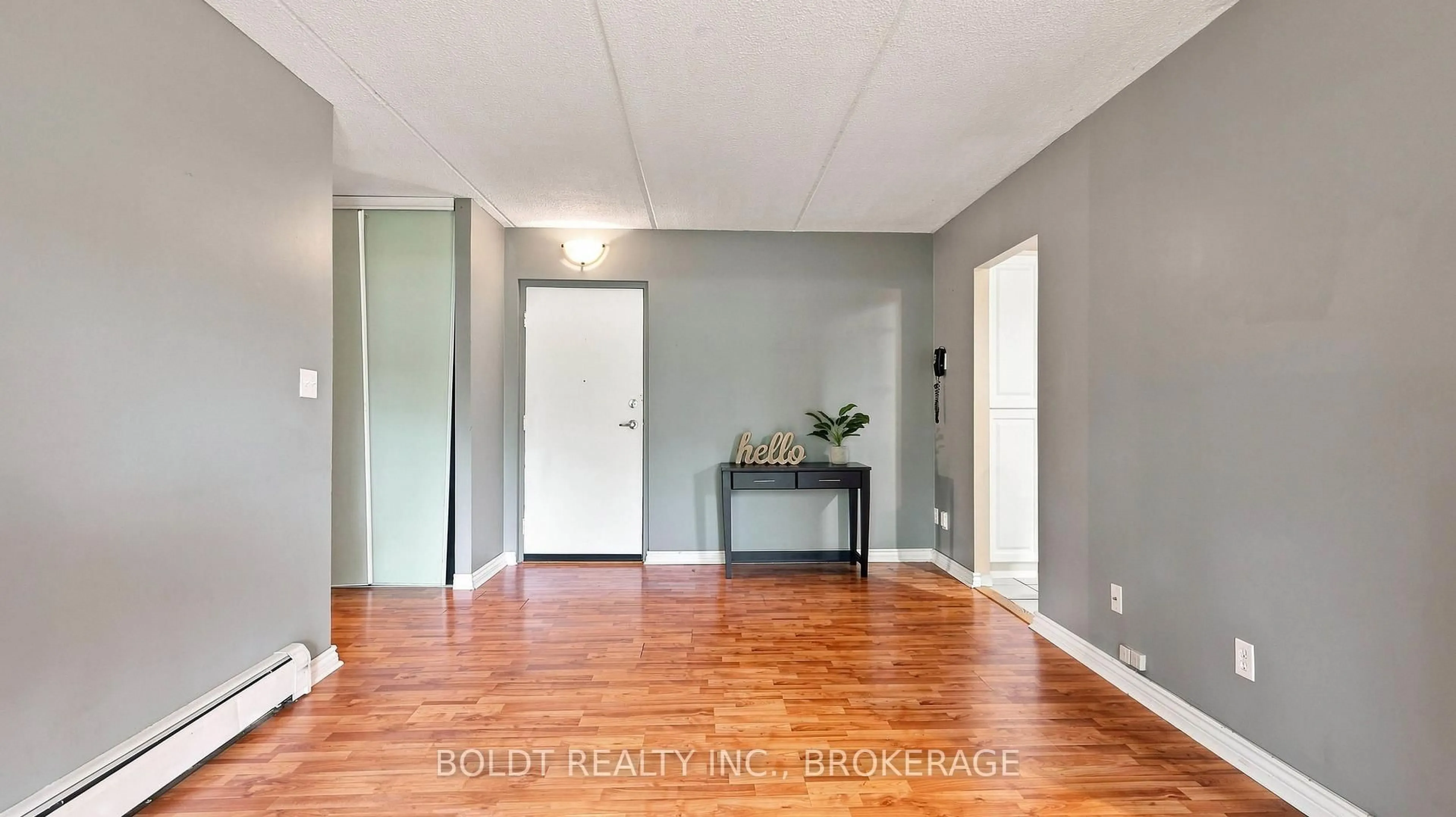 Indoor entryway for 6 Westlake Lane #110, St. Catharines Ontario L2N 5S3