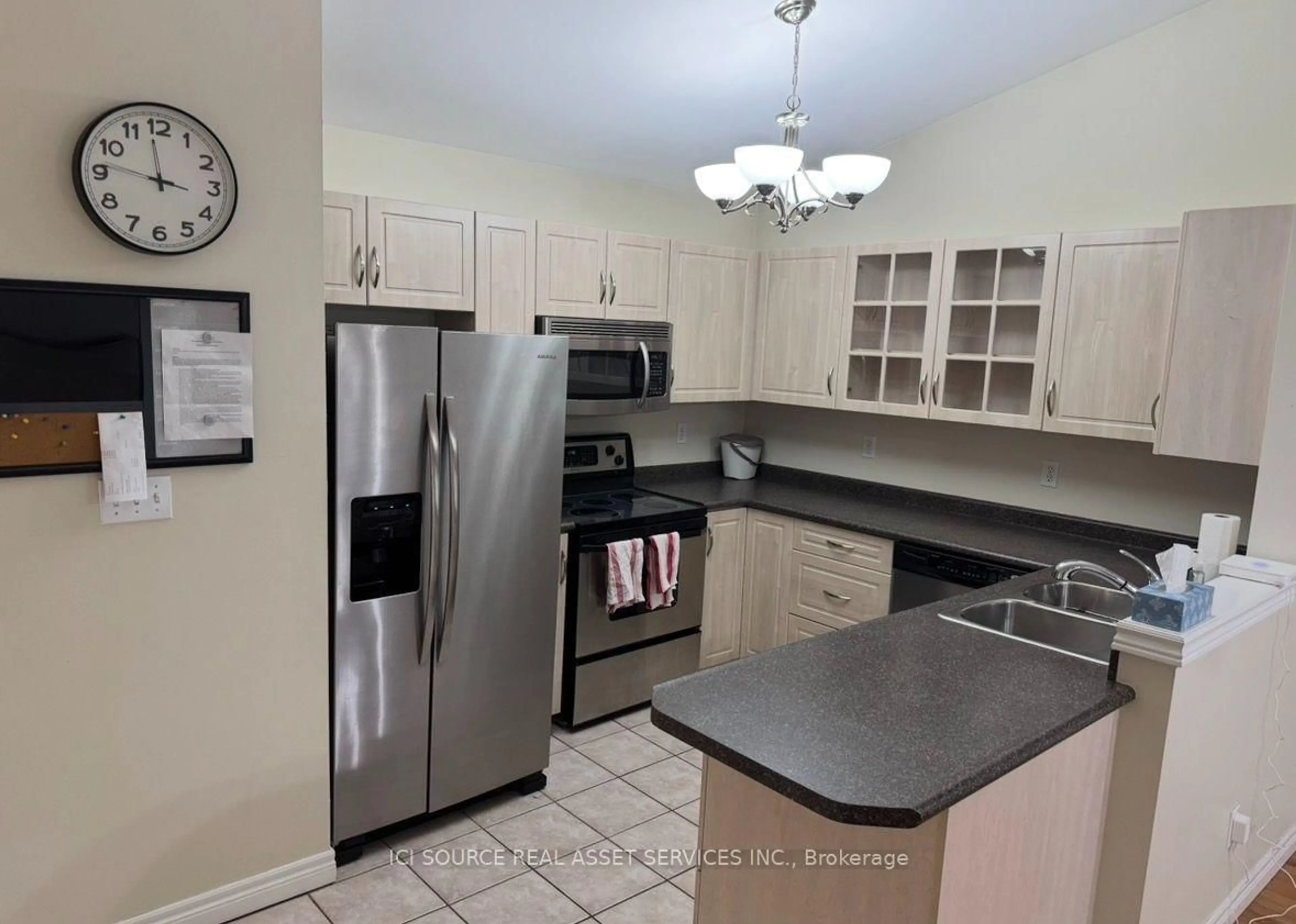 Standard kitchen, ceramic/tile floor for 1799 Castleton Ave, Windsor Ontario N8P 1P5