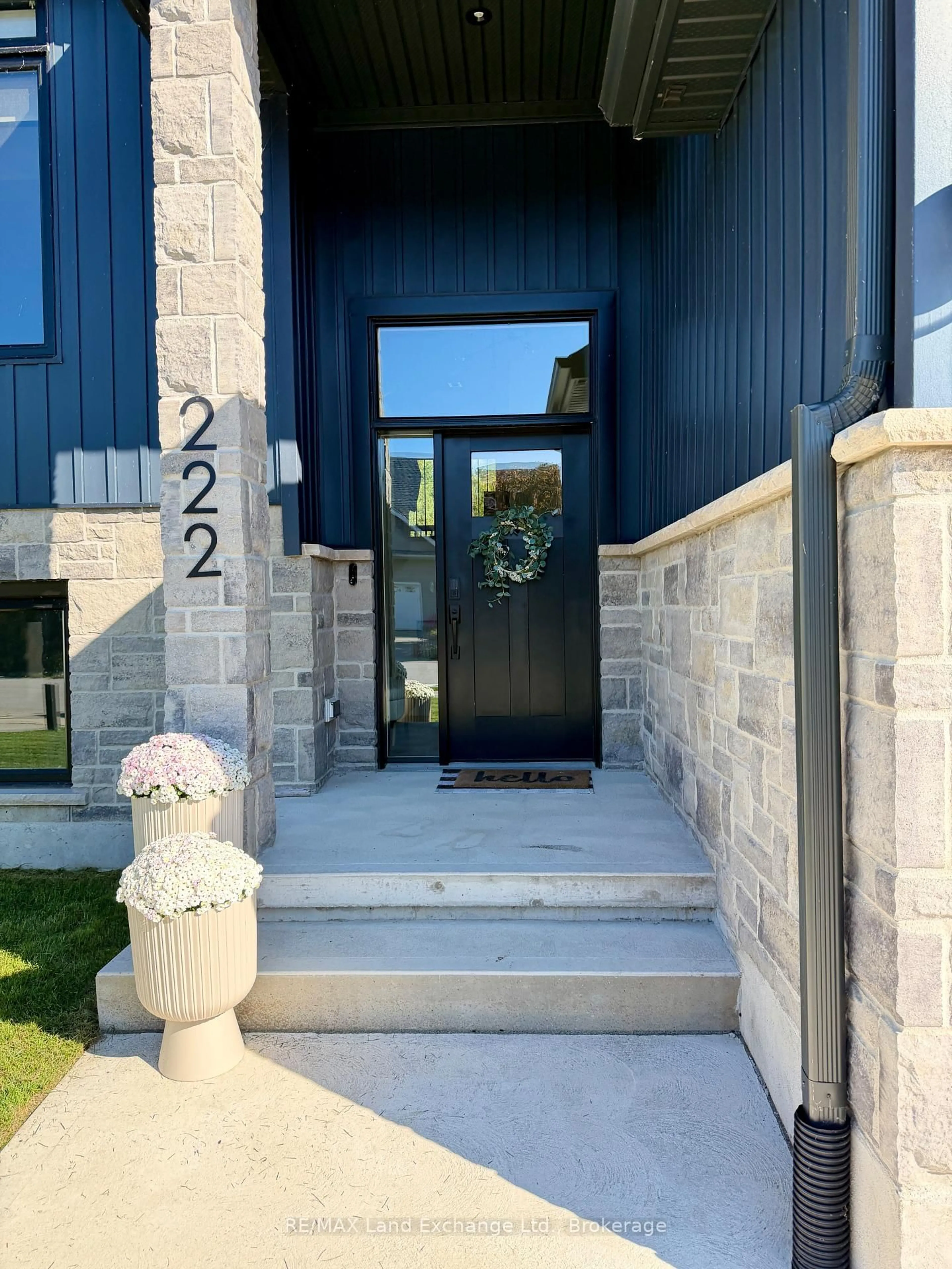Indoor entryway for 222 Emerald Dr, Saugeen Shores Ontario N0H 2L0