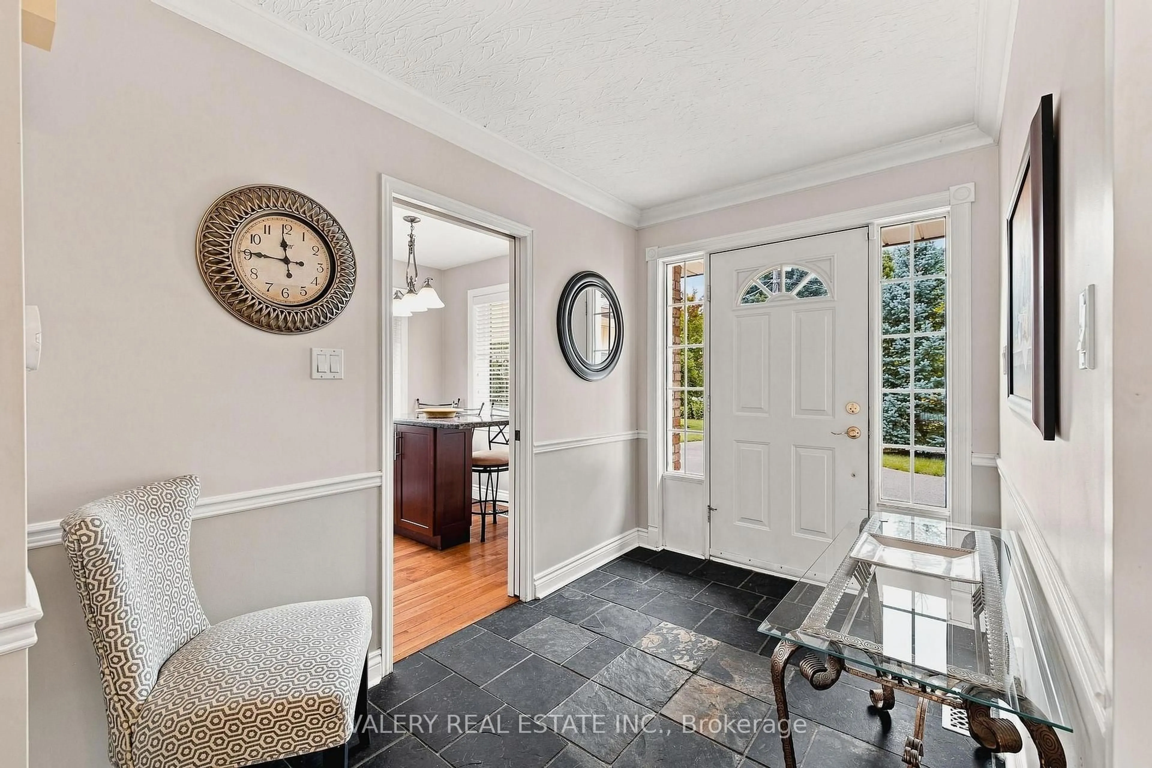 Indoor entryway for 456 Lorindale St, Waterloo Ontario N2K 2P6