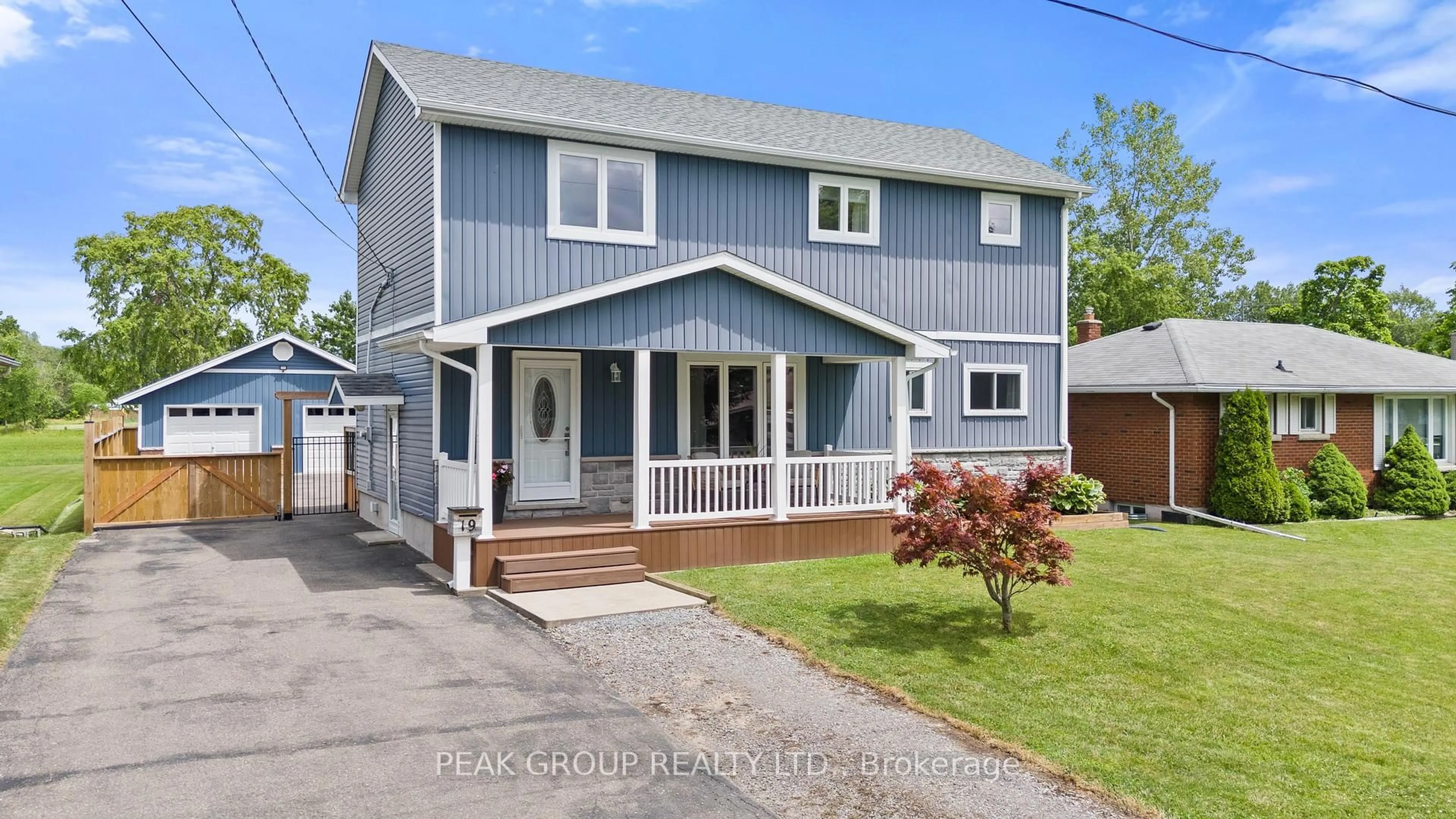 Home with vinyl exterior material, street for 19 Bosnich Ave, Welland Ontario L3C 2W6