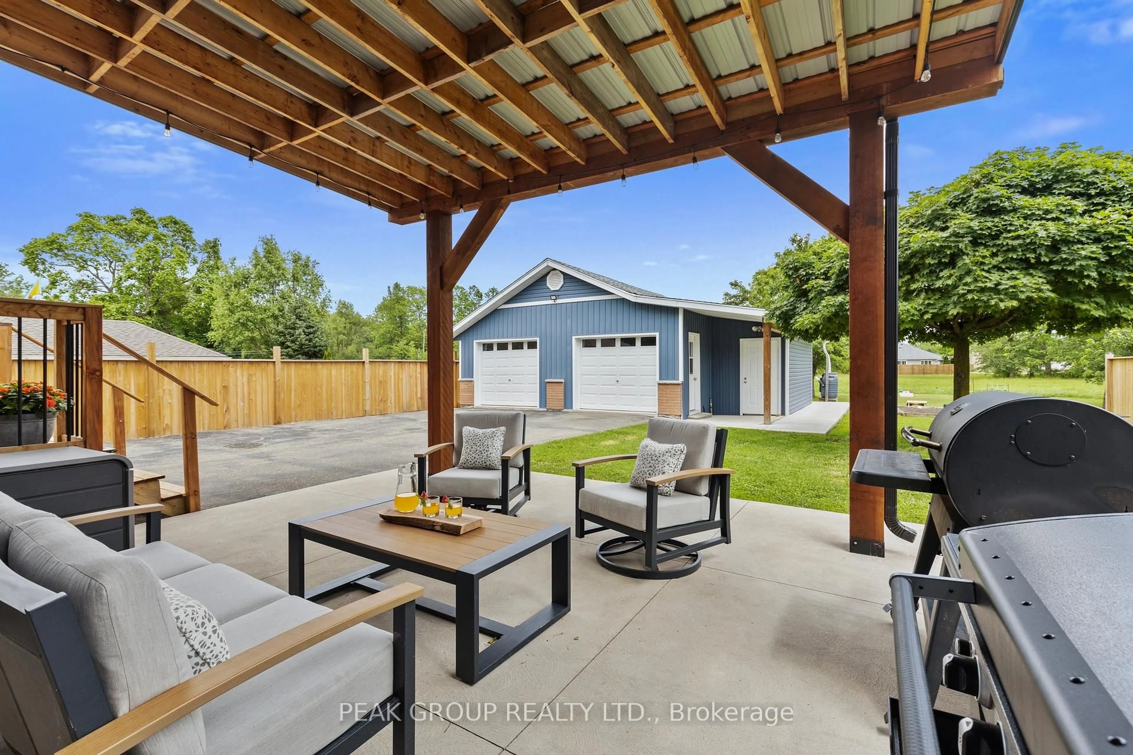 Patio, street for 19 Bosnich Ave, Welland Ontario L3C 2W6
