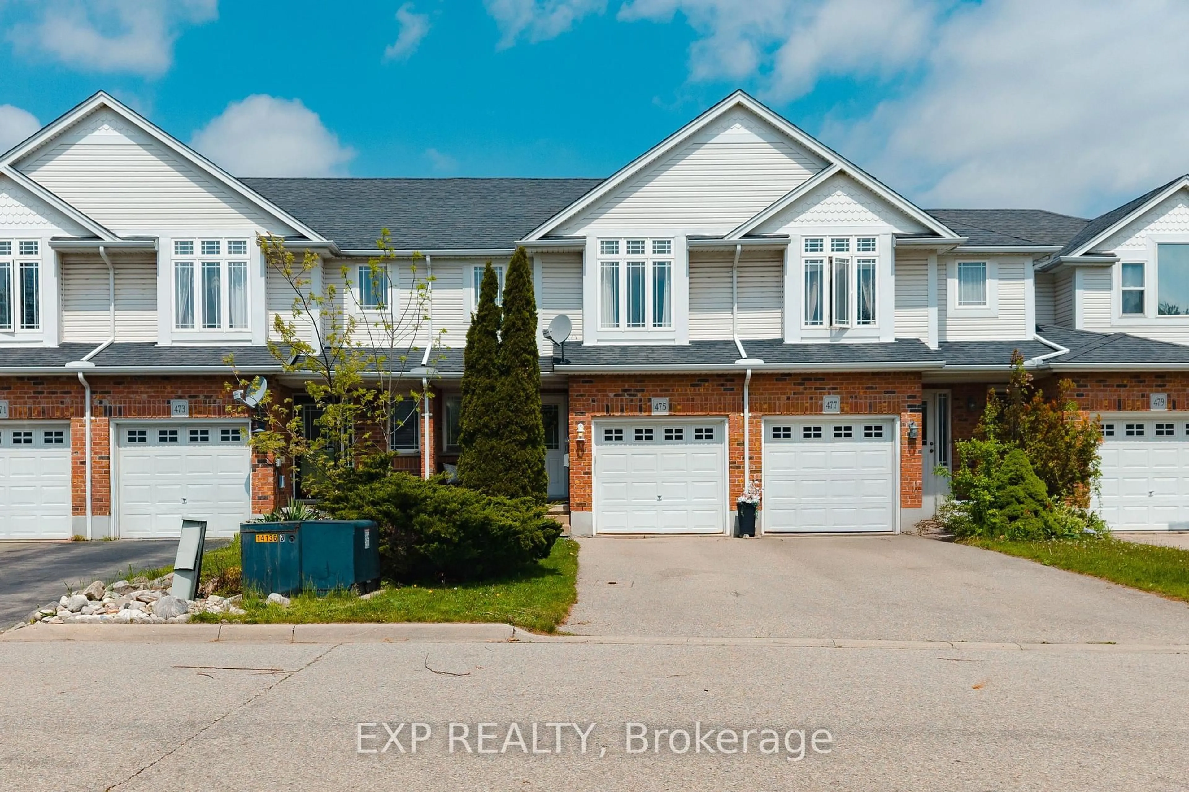 A pic from outside/outdoor area/front of a property/back of a property/a pic from drone, street for 475 Annapolis Crt, Waterloo Ontario N2K 4E7