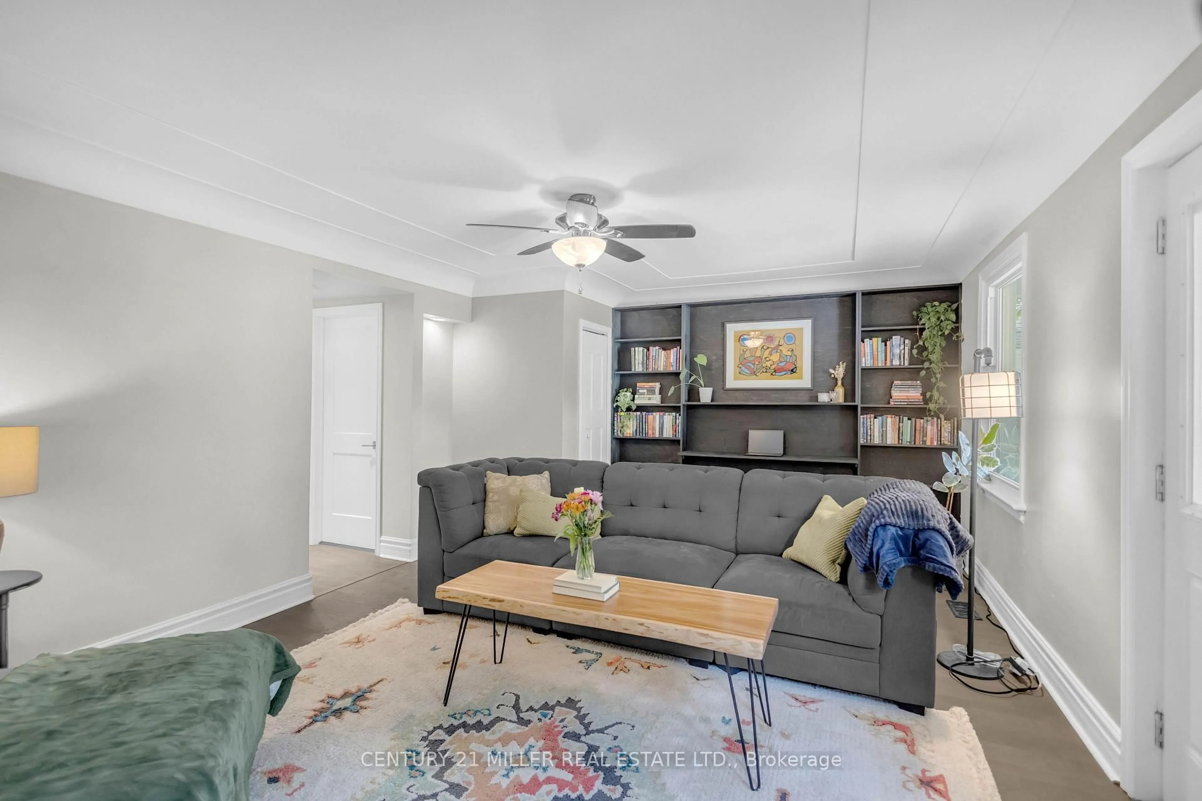 Living room with furniture, unknown for 16 Wexford Ave, Hamilton Ontario L8H 4M1