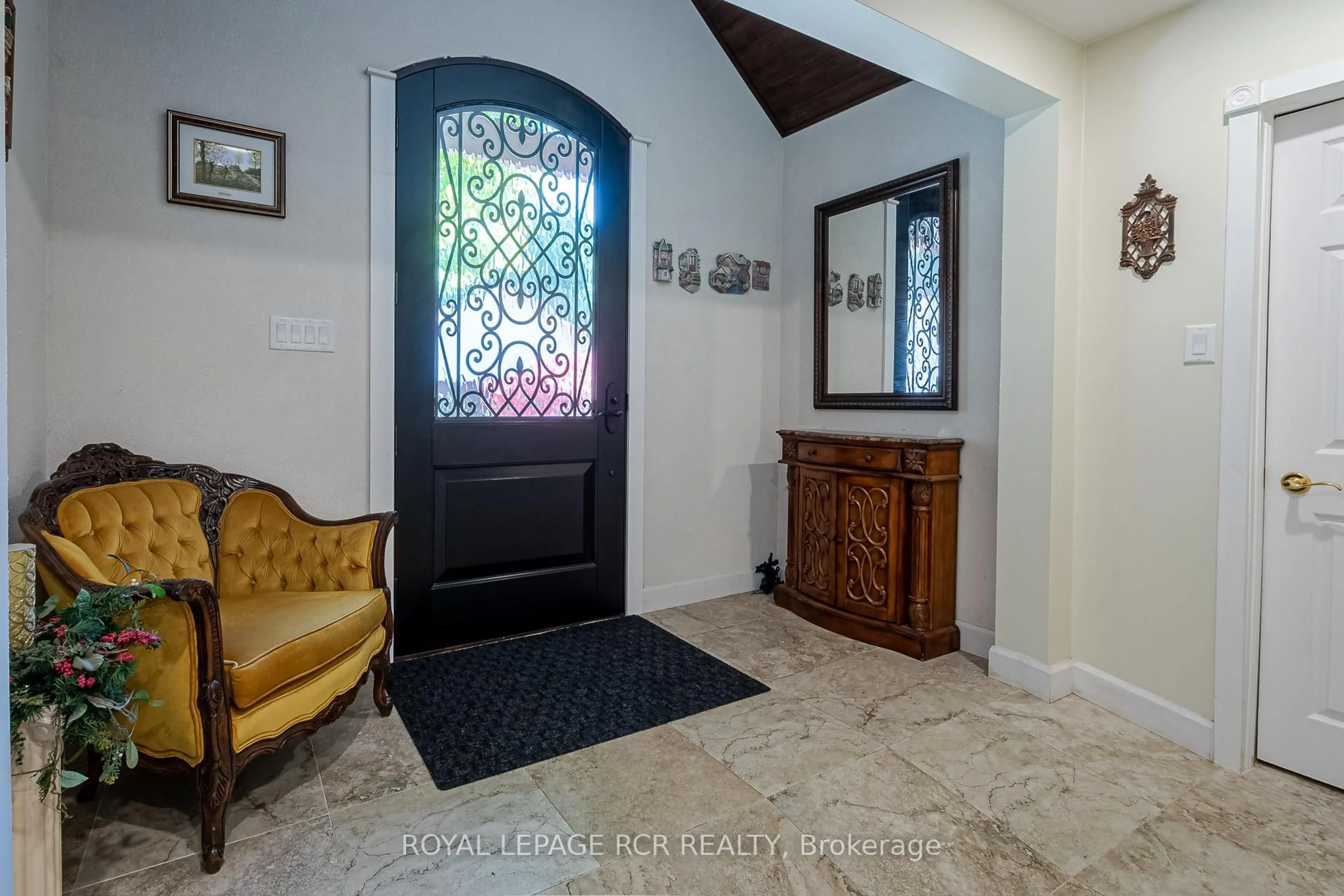 Indoor entryway for 708321 County Rd 21, Mulmur Ontario L9V 0X3