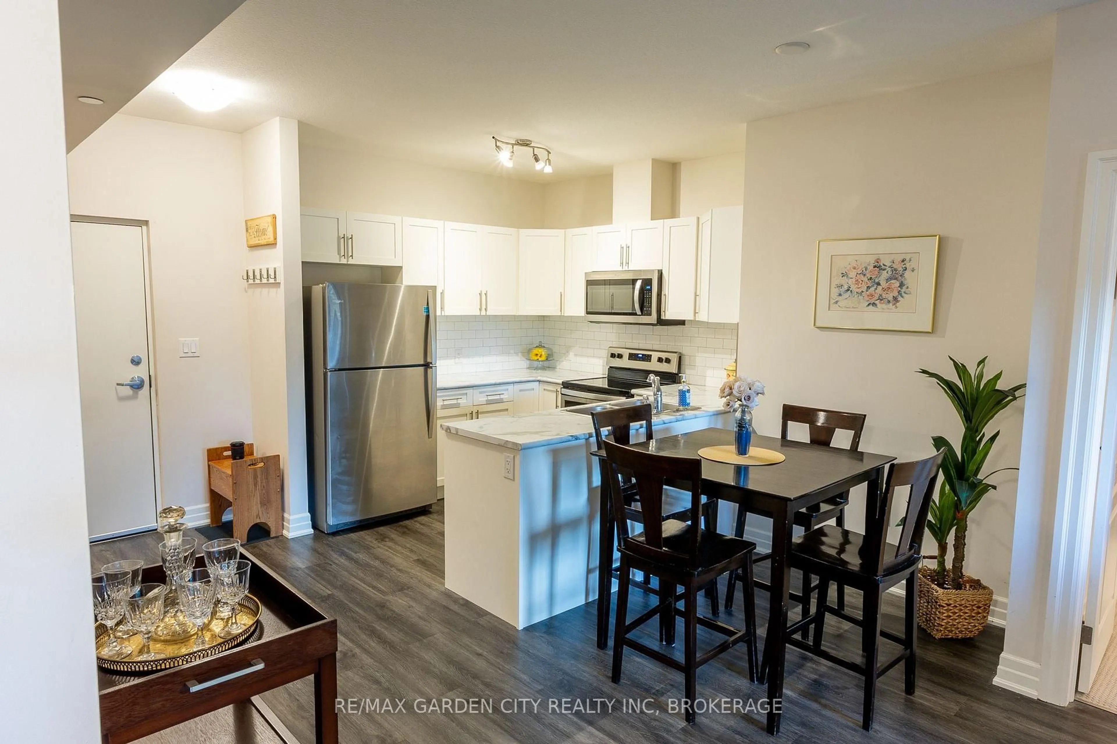 Open concept kitchen, unknown for 212 Lakeport Rd #303, St. Catharines Ontario L2N 0B4