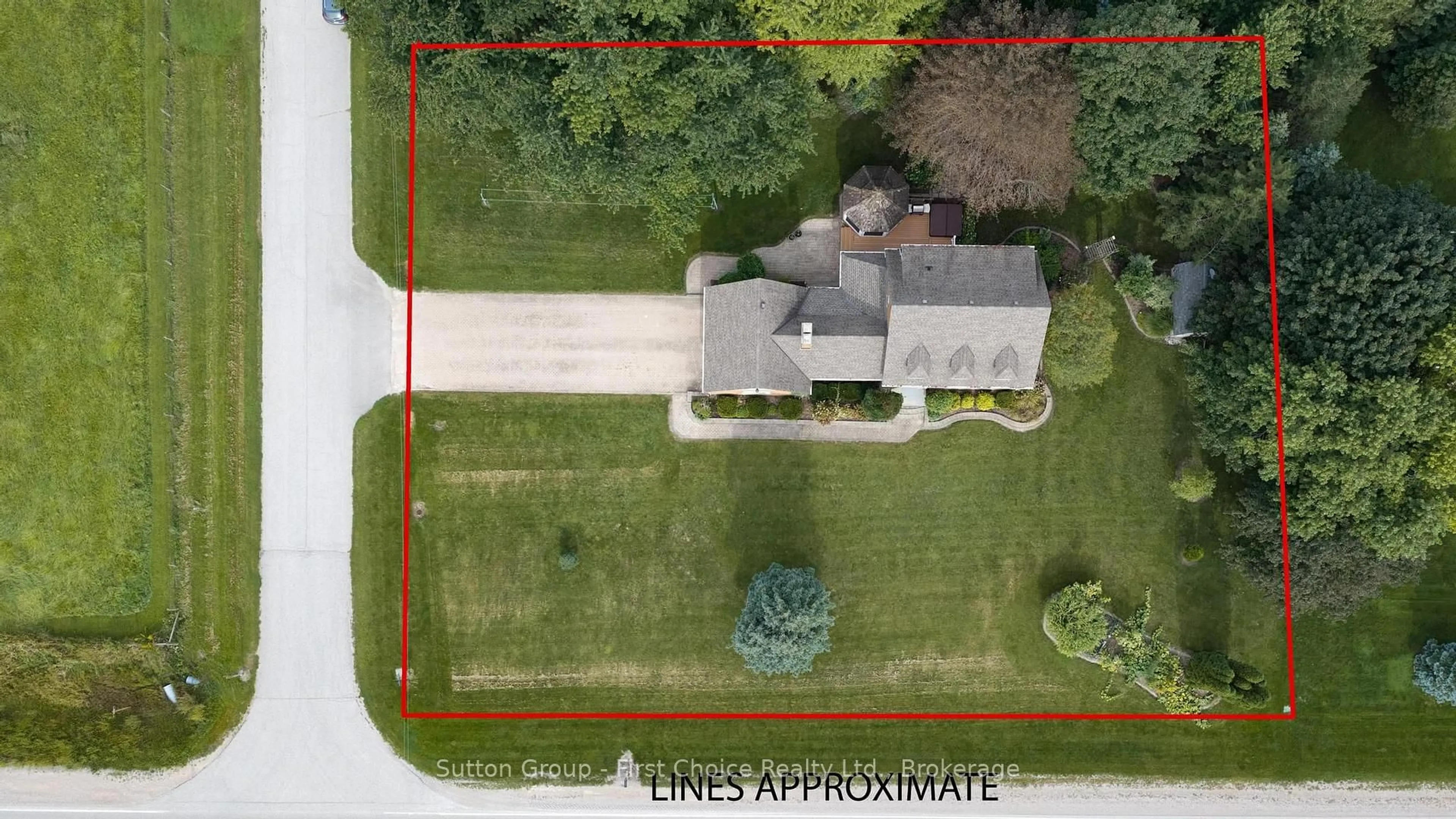 A pic from outside/outdoor area/front of a property/back of a property/a pic from drone, building for 41598 Byers St, Central Huron Ontario N0K 1W0