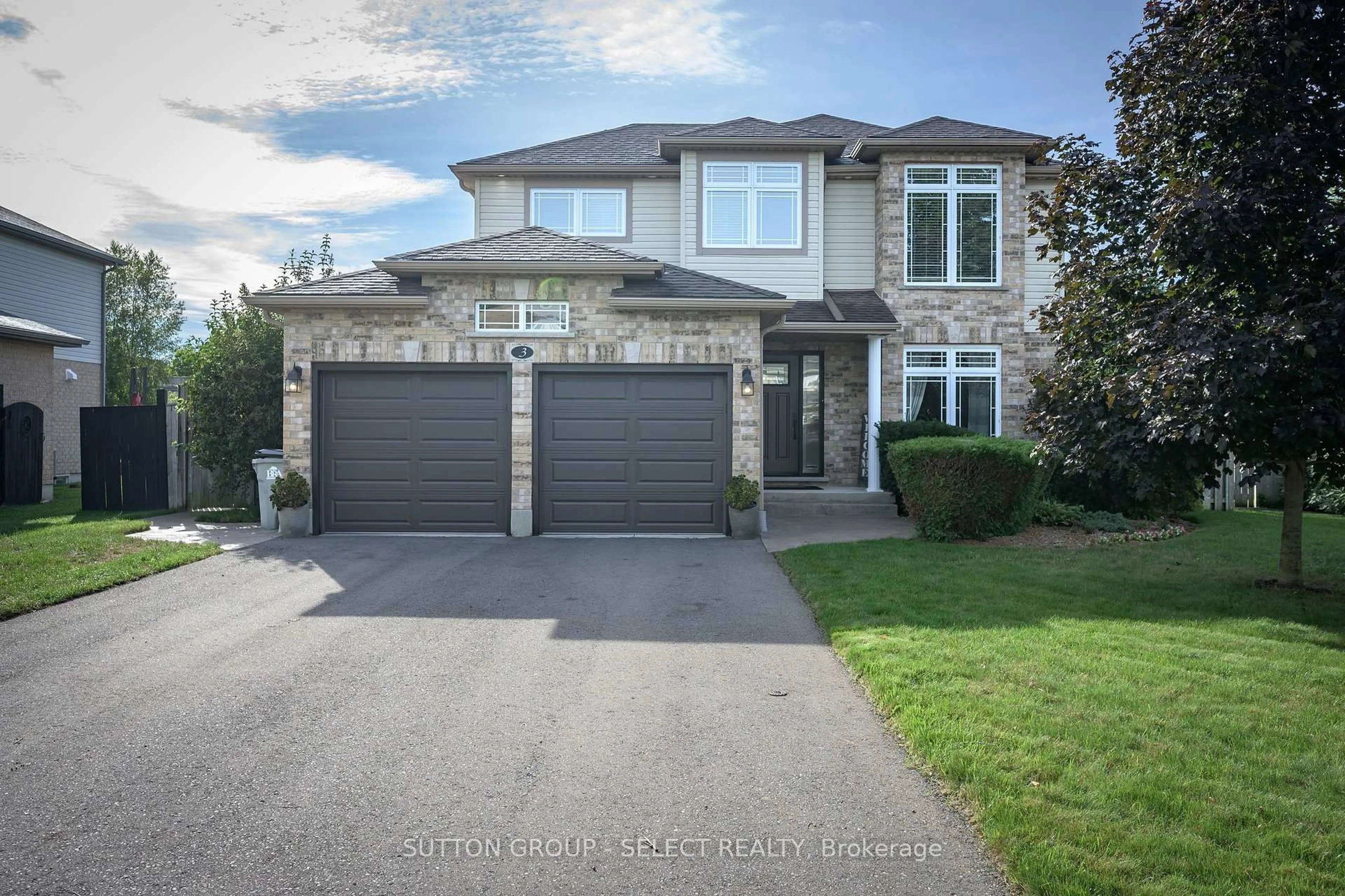 A pic from outside/outdoor area/front of a property/back of a property/a pic from drone, street for 3 Fieldstone Cres, Middlesex Centre Ontario N0L 1R0