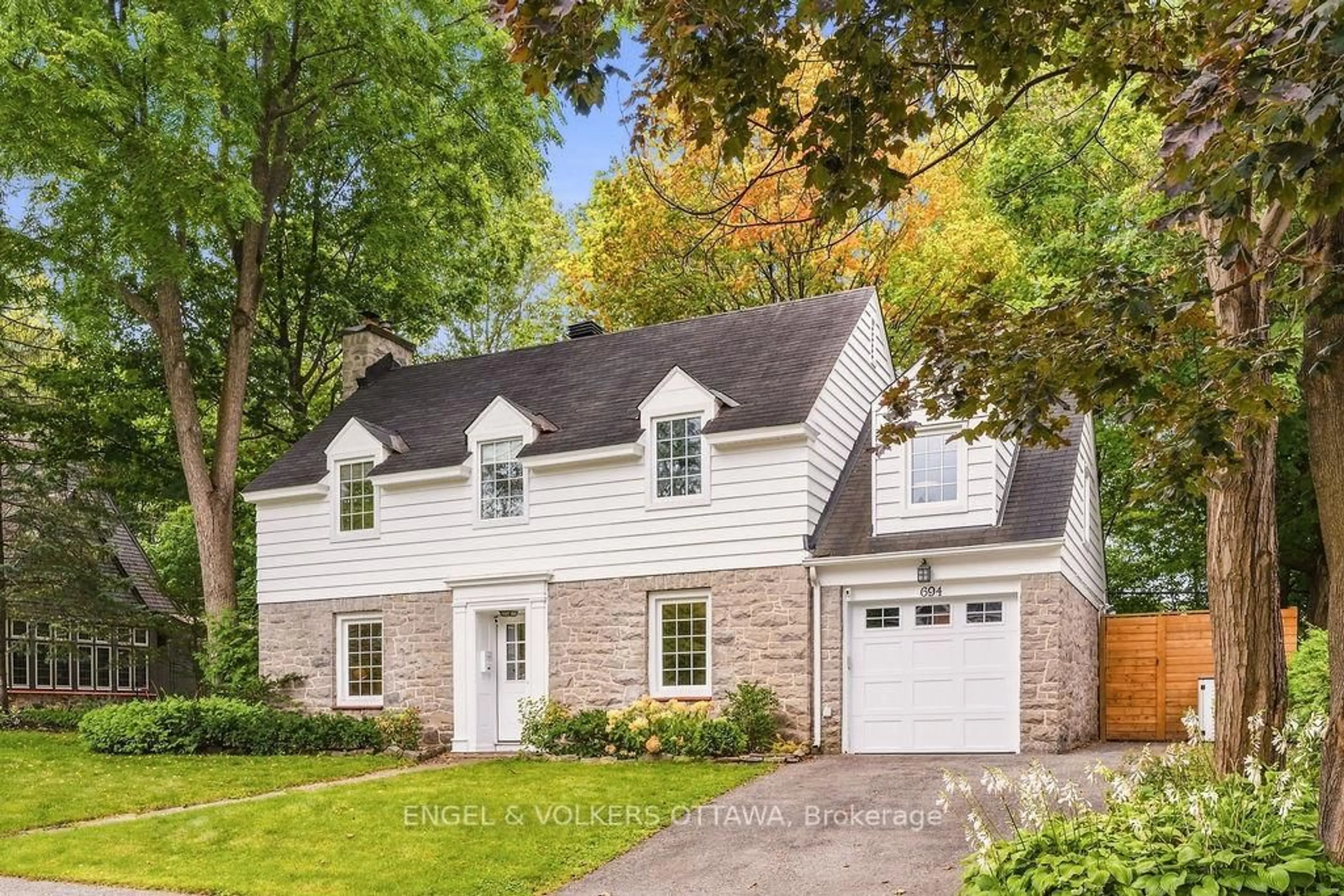 Home with brick exterior material, street for 694 ISLAND PARK Dr, Ottawa Ontario K1Y 0B7
