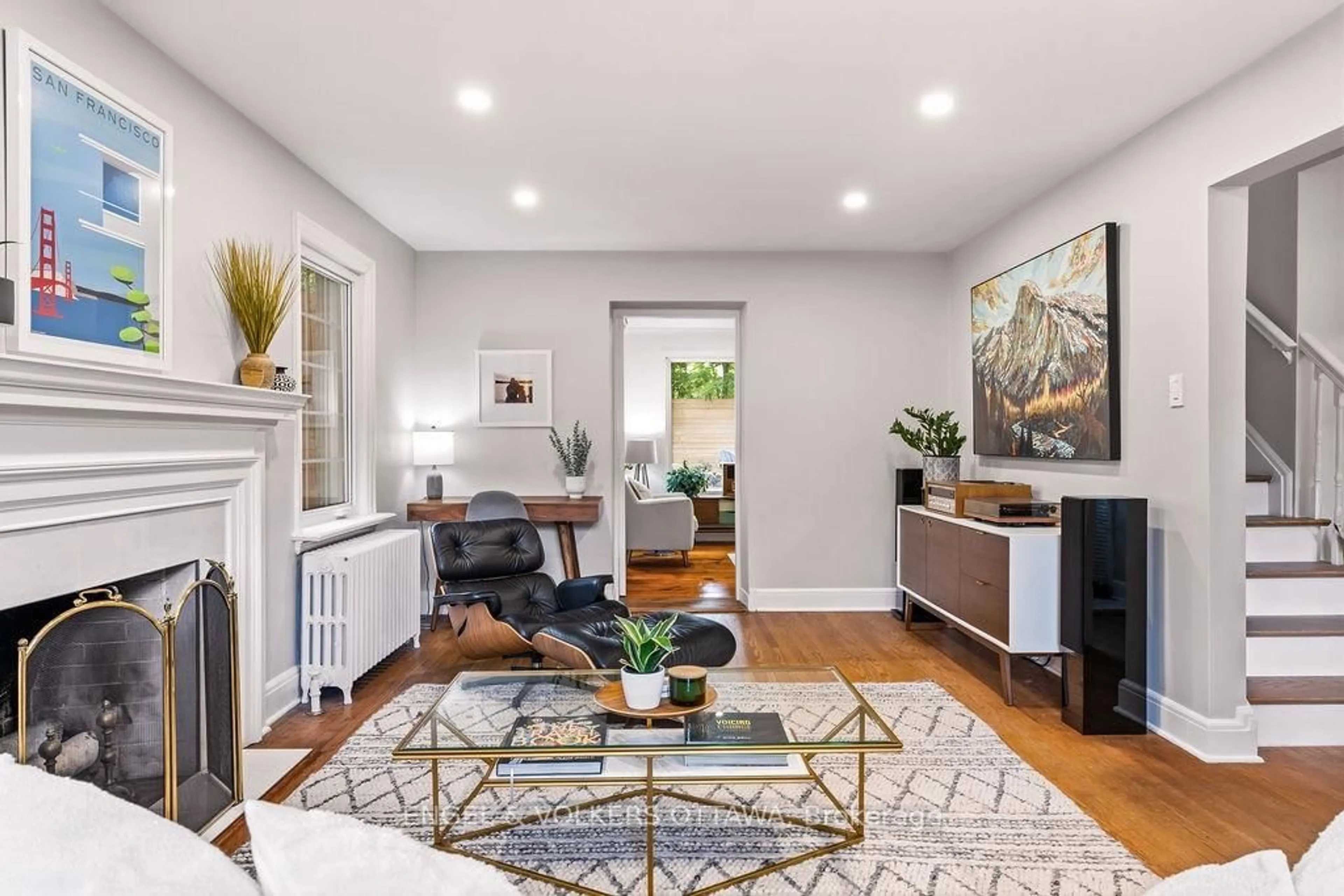 Living room with furniture, unknown for 694 ISLAND PARK Dr, Ottawa Ontario K1Y 0B7