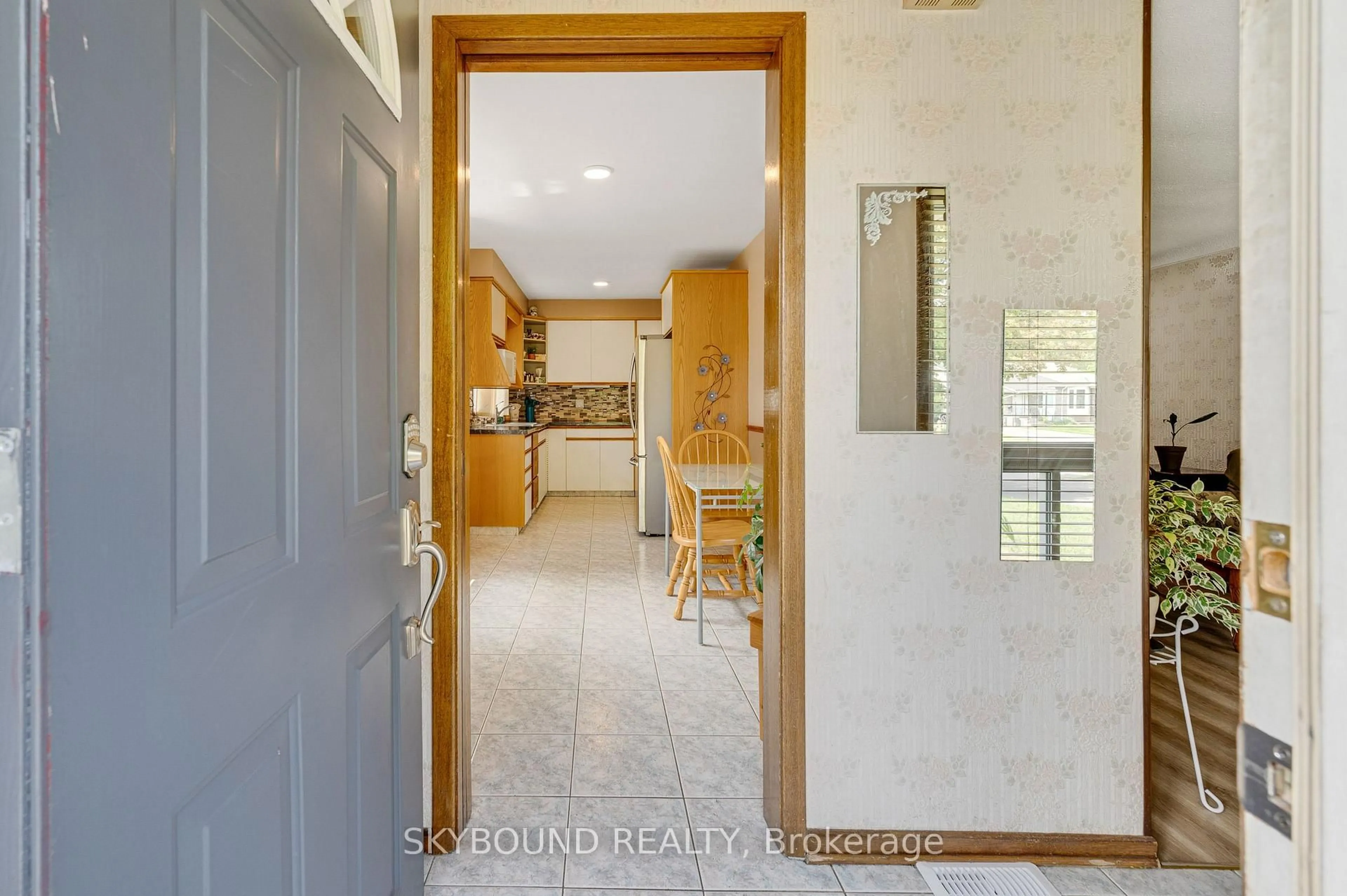 Indoor entryway for 68 Ted St, St. Catharines Ontario L2N 1E5