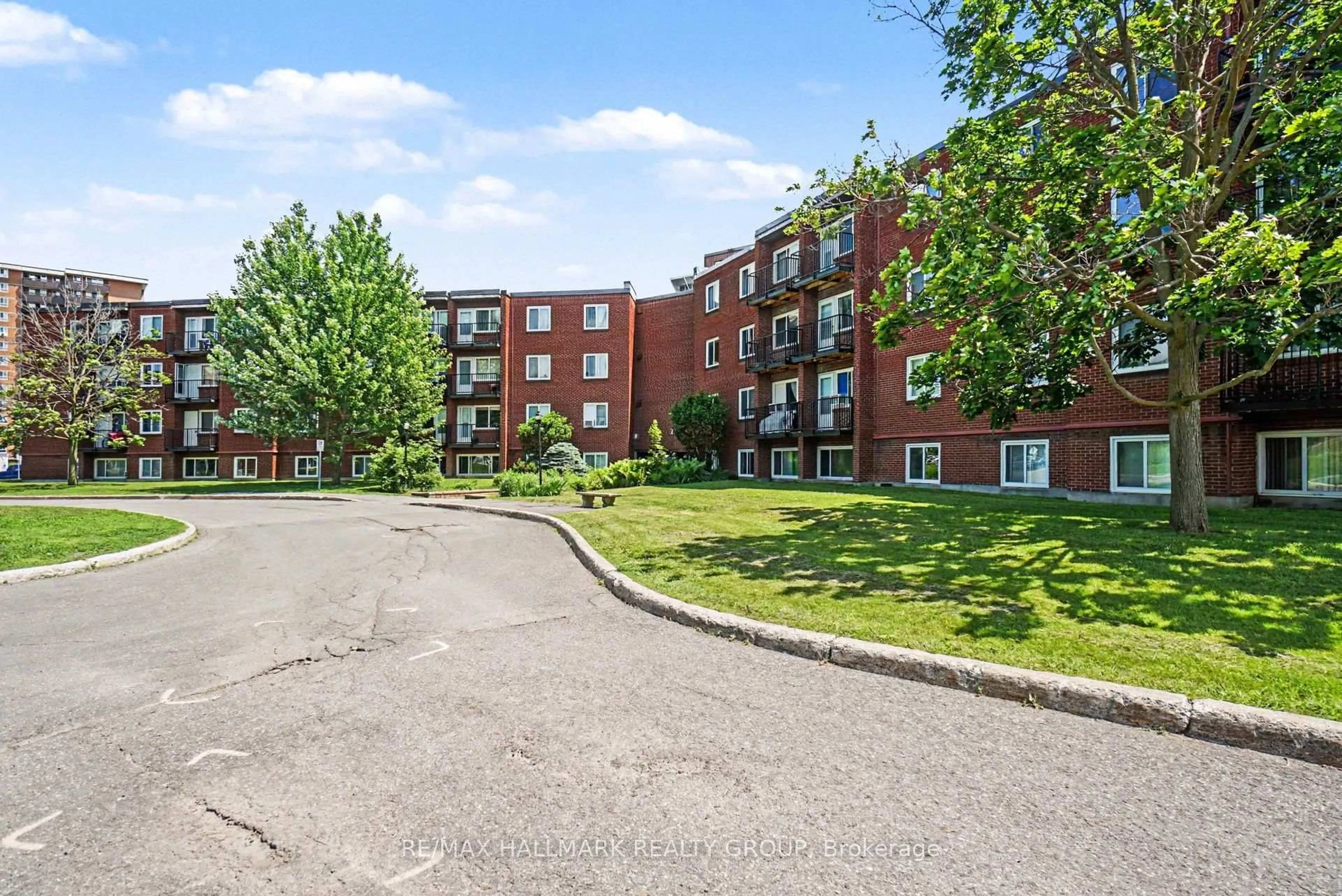 Patio, unknown for 2044 Arrowsmith Dr #306A, Ottawa Ontario K1J 7V8
